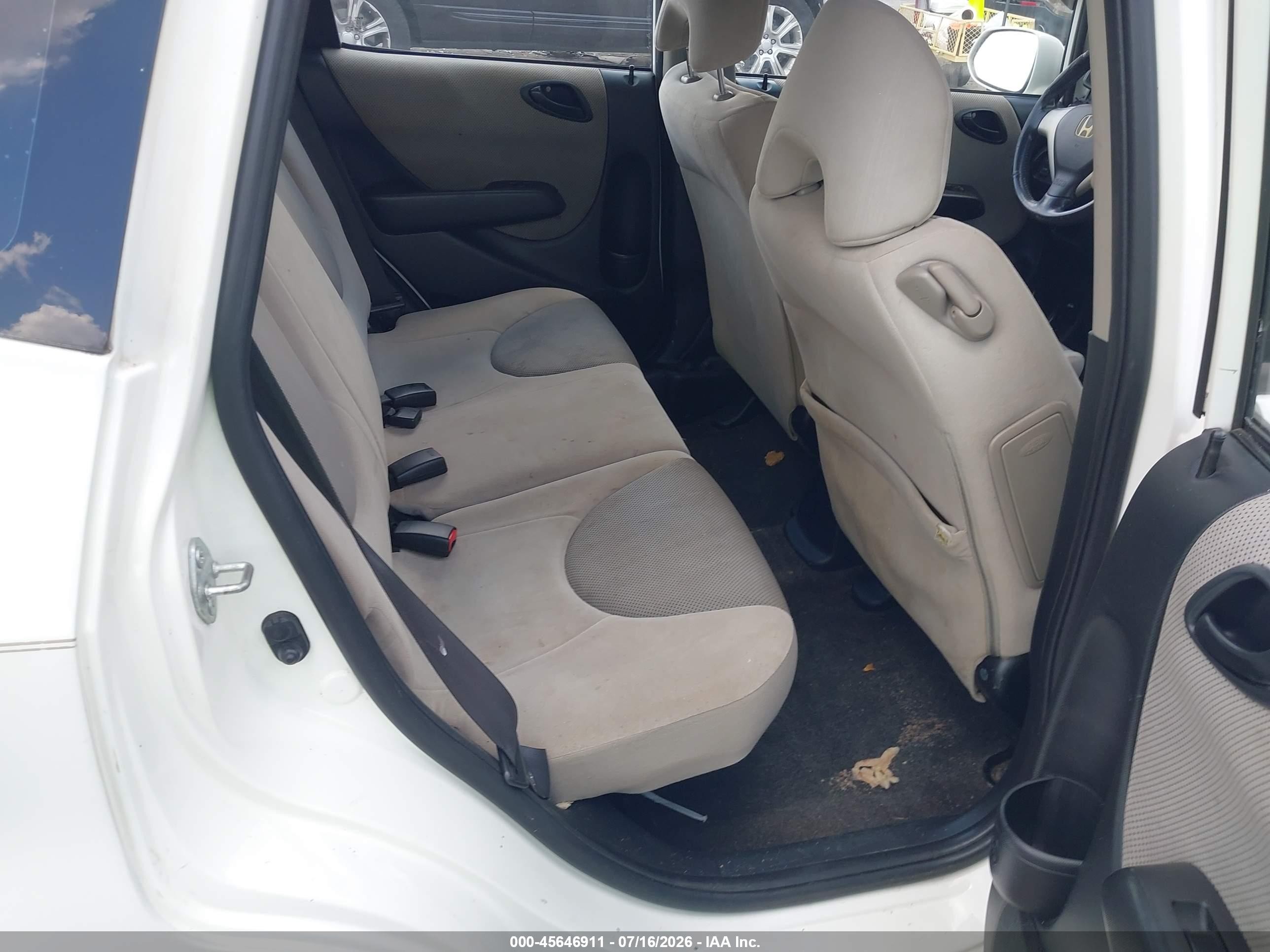 2007 Honda Fit Sport White vin: JHMGD38637S048957