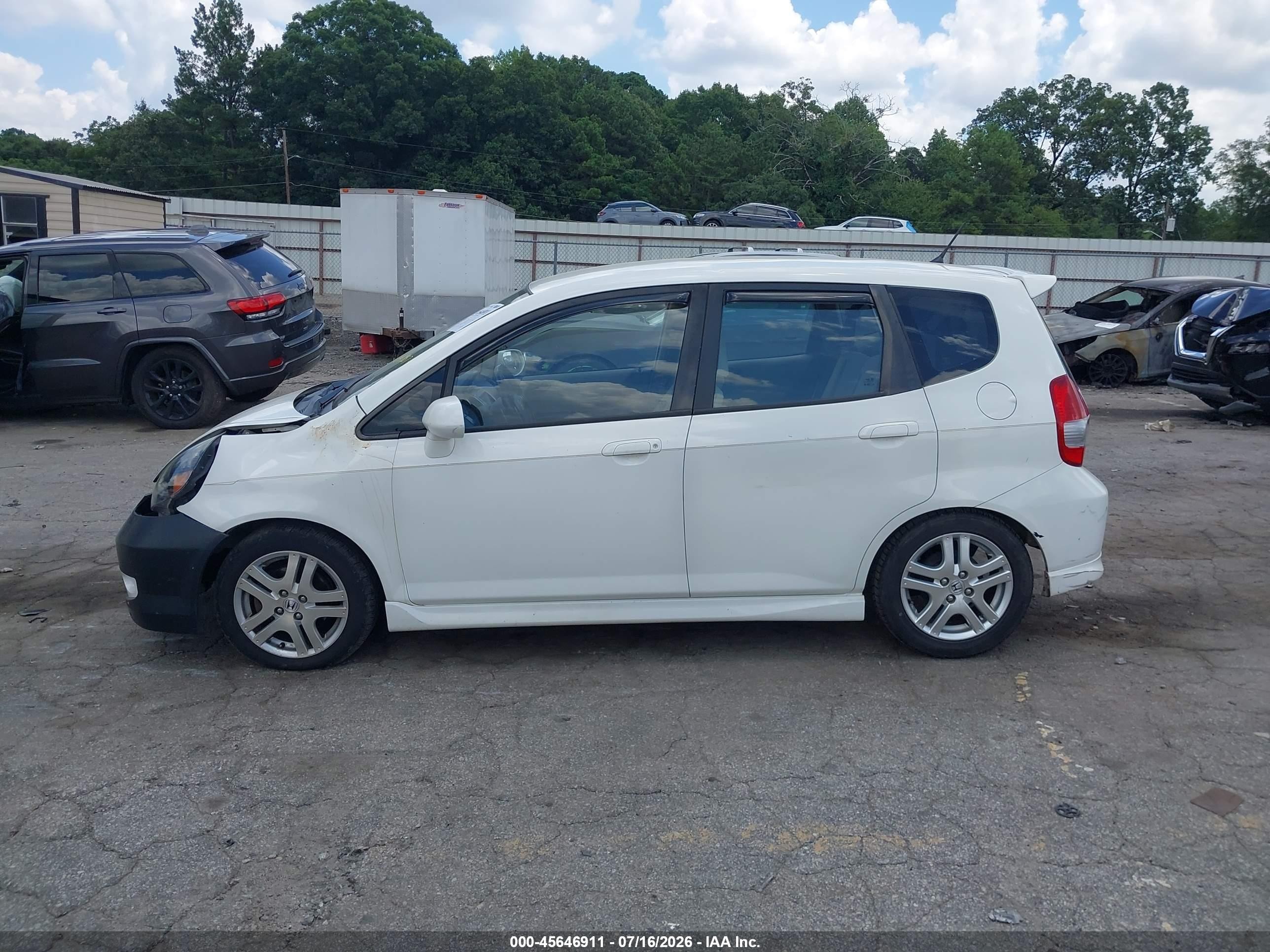 2007 Honda Fit Sport White vin: JHMGD38637S048957