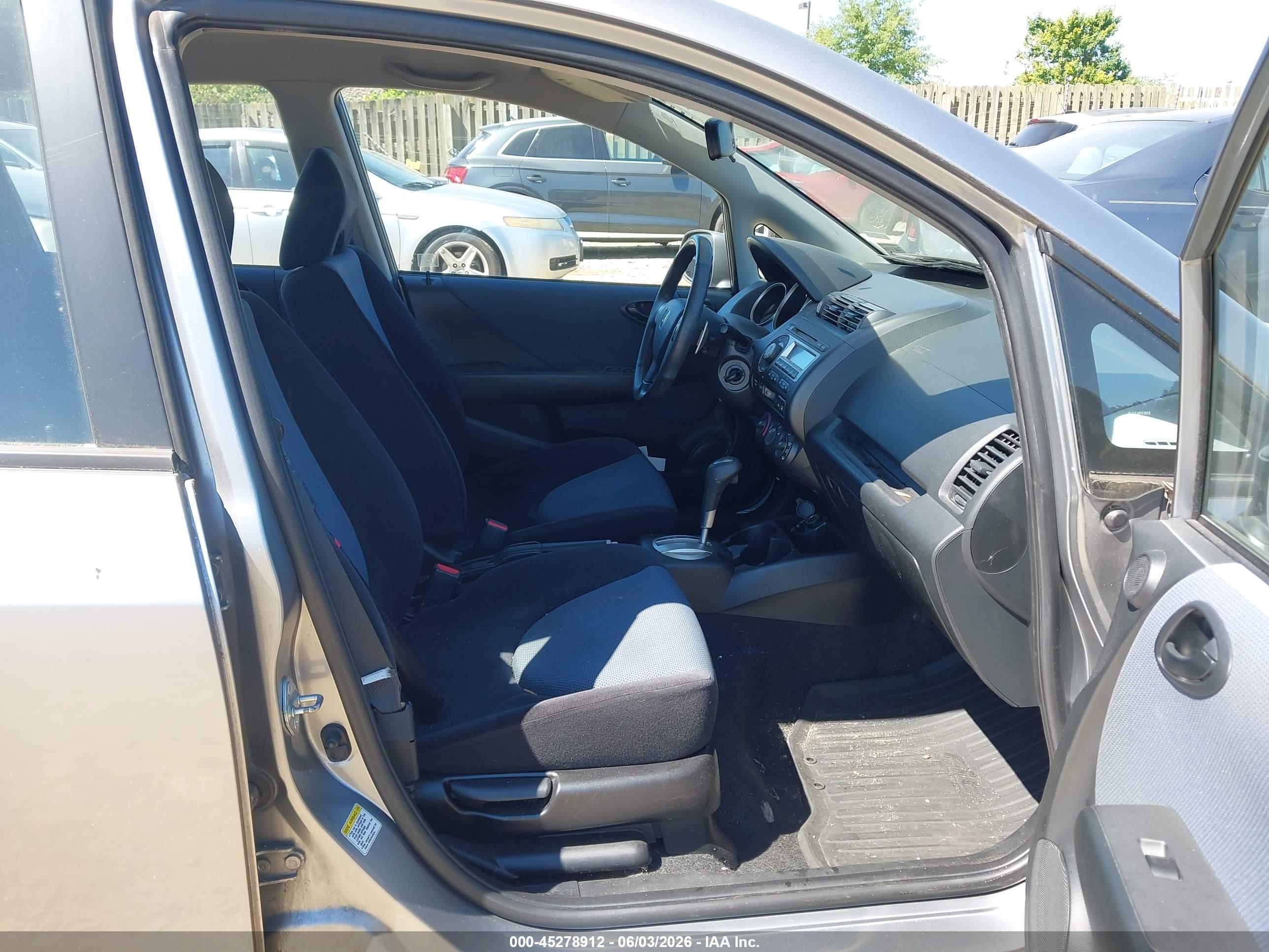 2008 Honda Fit Sport Silver vin: JHMGD38638S016480