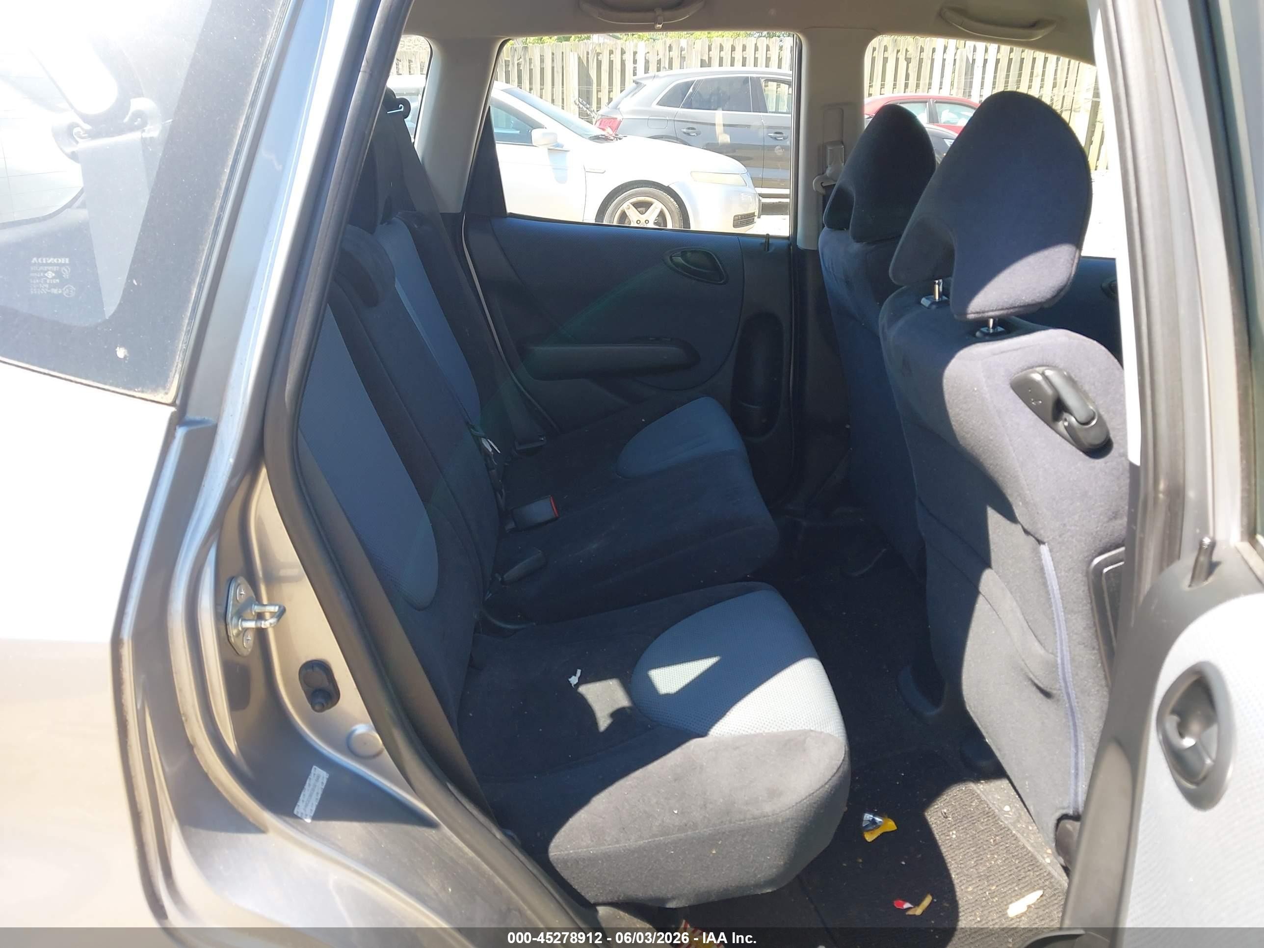 2008 Honda Fit Sport Silver vin: JHMGD38638S016480