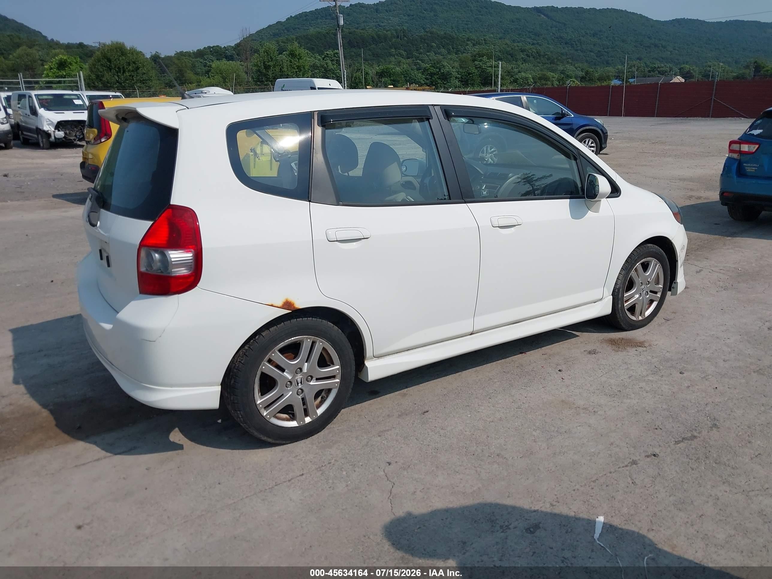 2007 Honda Fit Sport White vin: JHMGD38657S021727