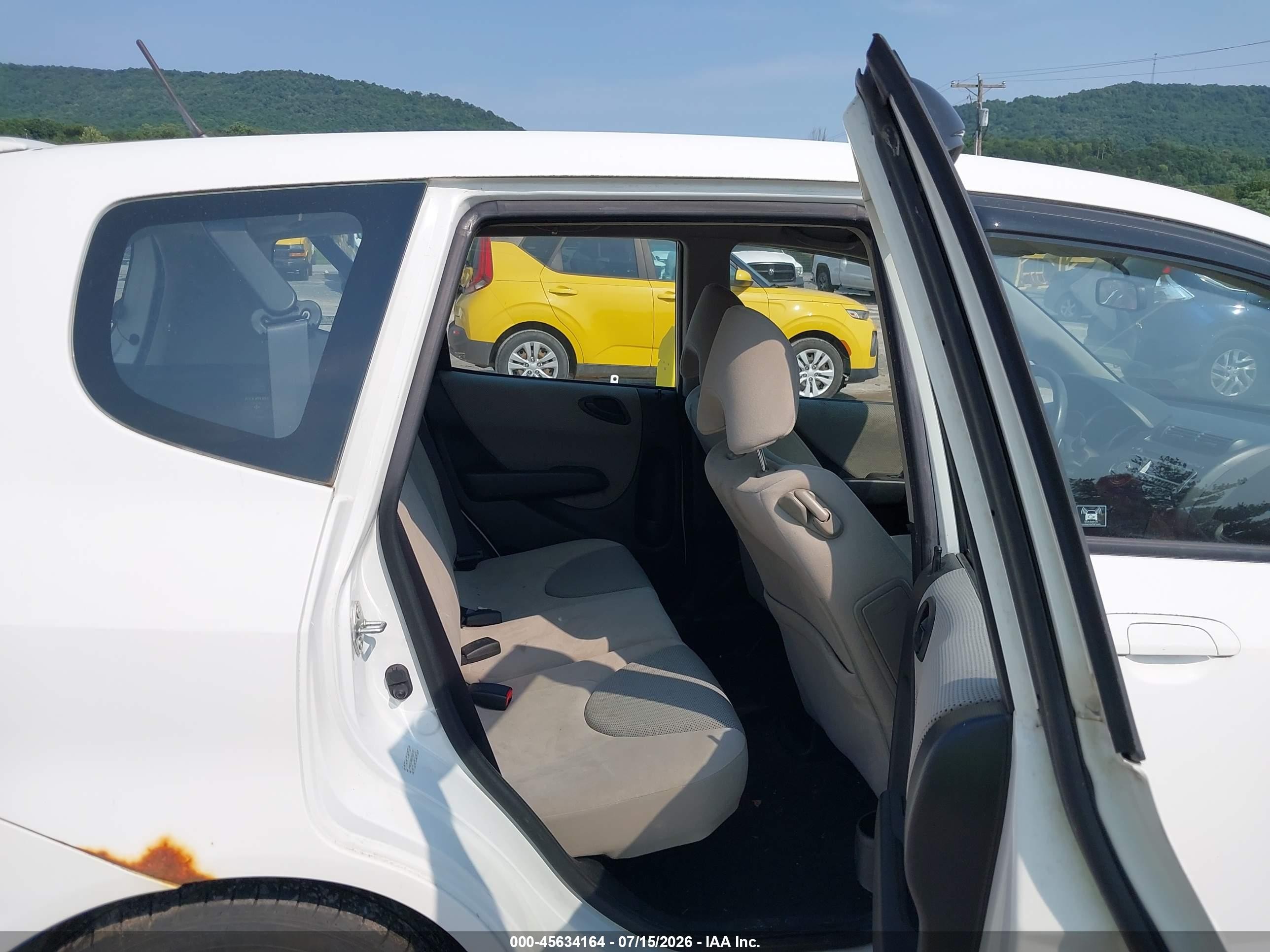 2007 Honda Fit Sport White vin: JHMGD38657S021727