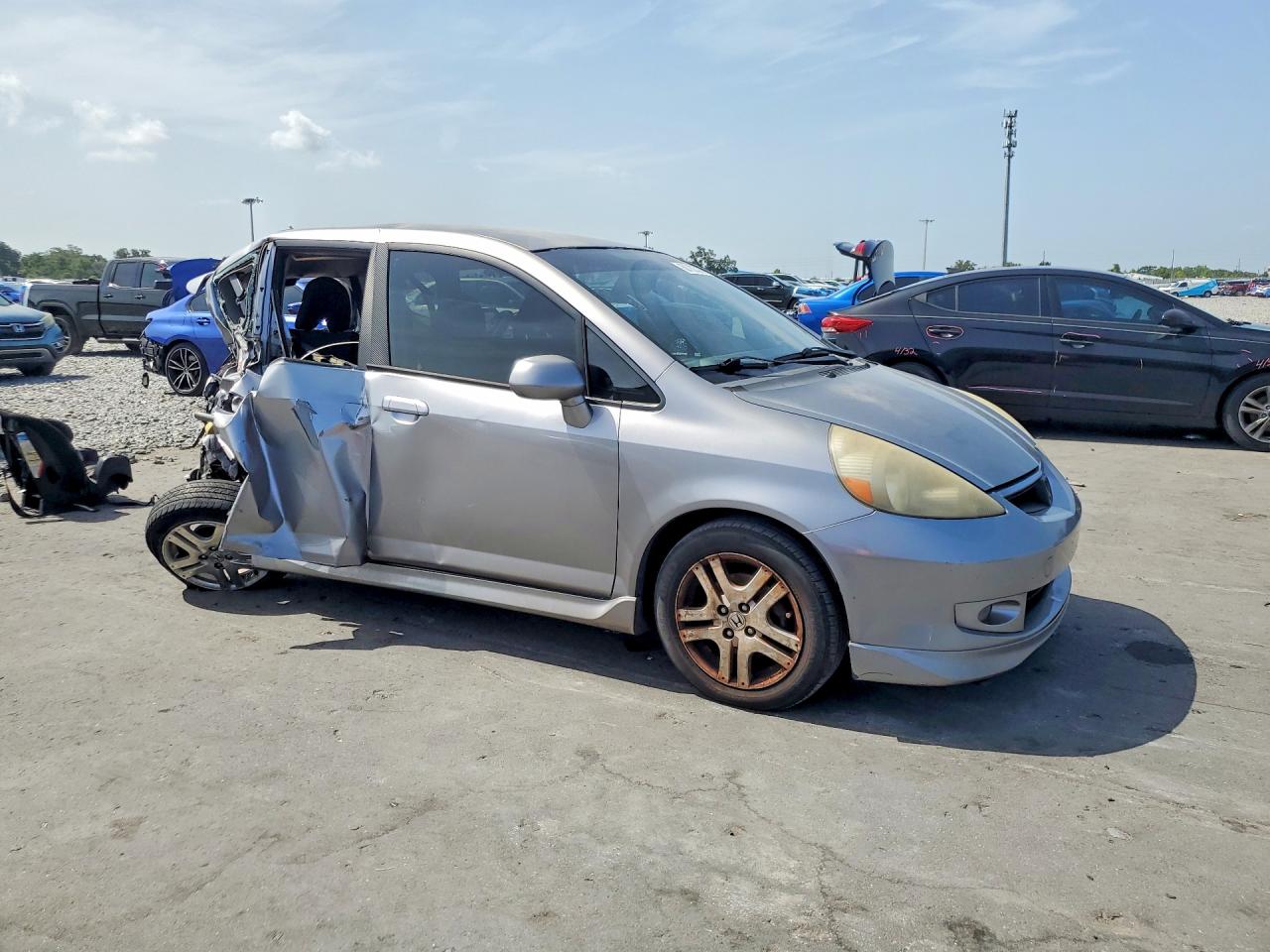 2007 Honda Fit S Silver vin: JHMGD38657S022232