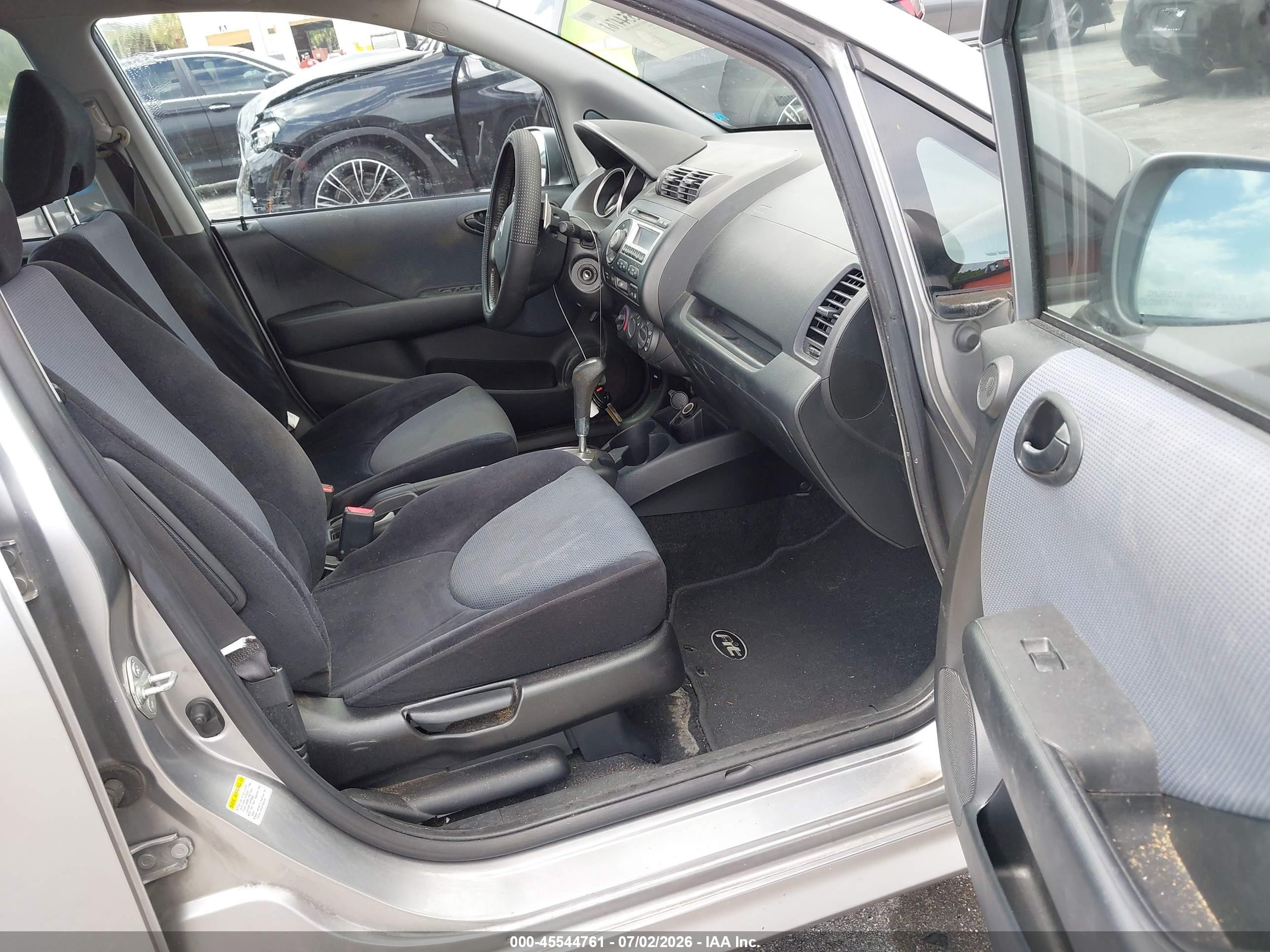 2007 Honda Fit Sport Silver vin: JHMGD38657S052864