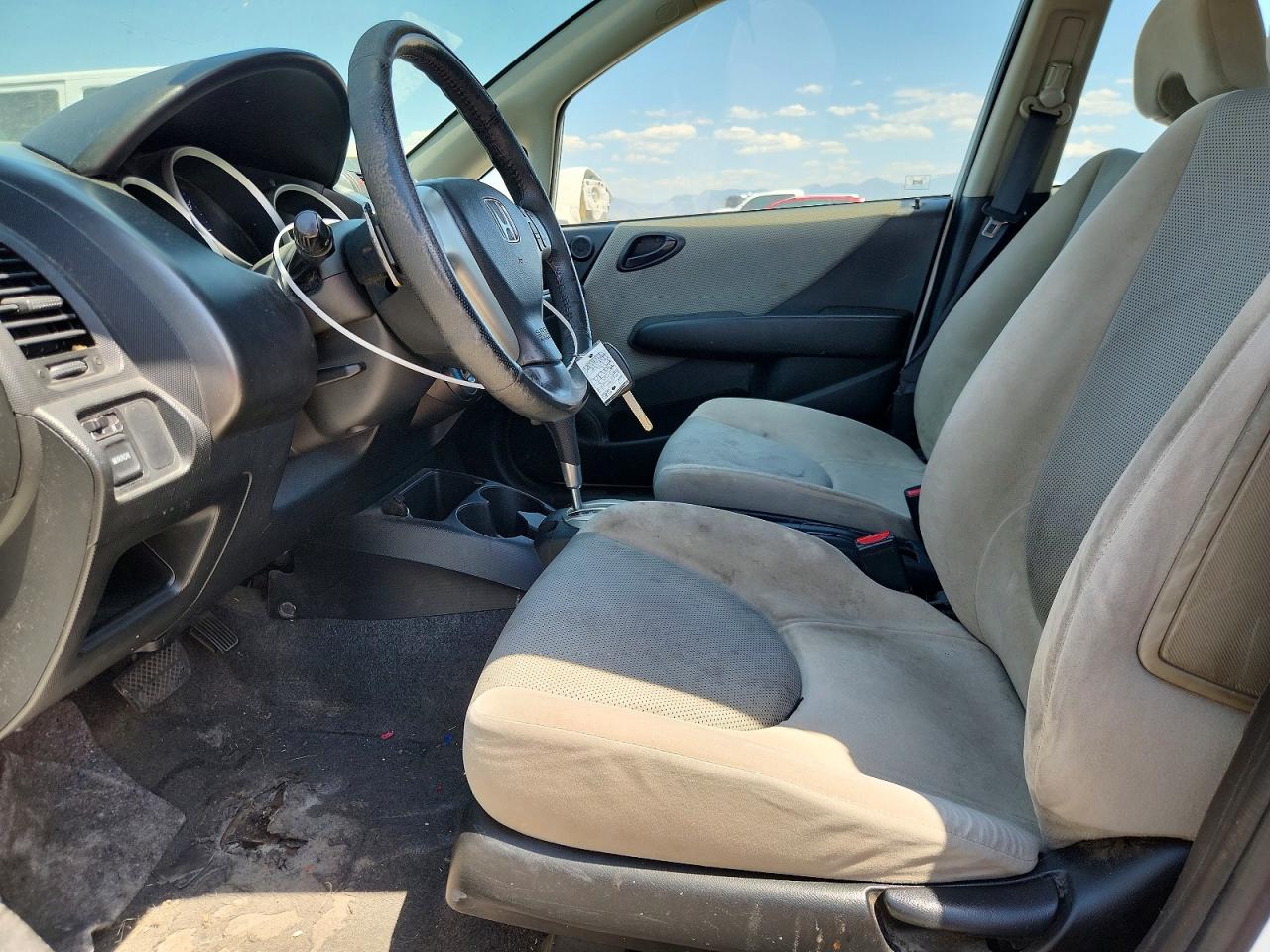 2007 Honda Fit S White vin: JHMGD38667S016150
