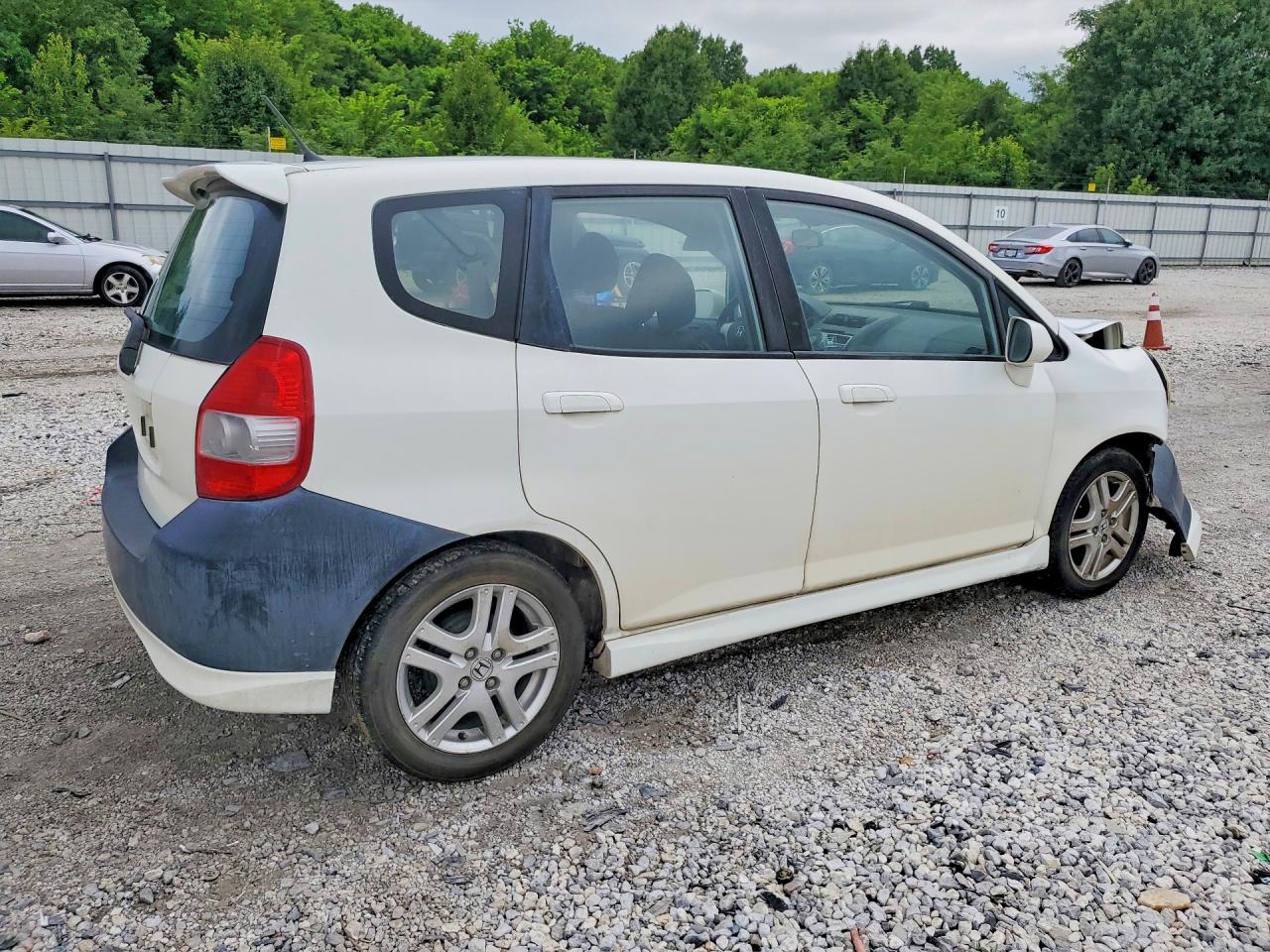 2007 Honda Fit S White vin: JHMGD38667S021977