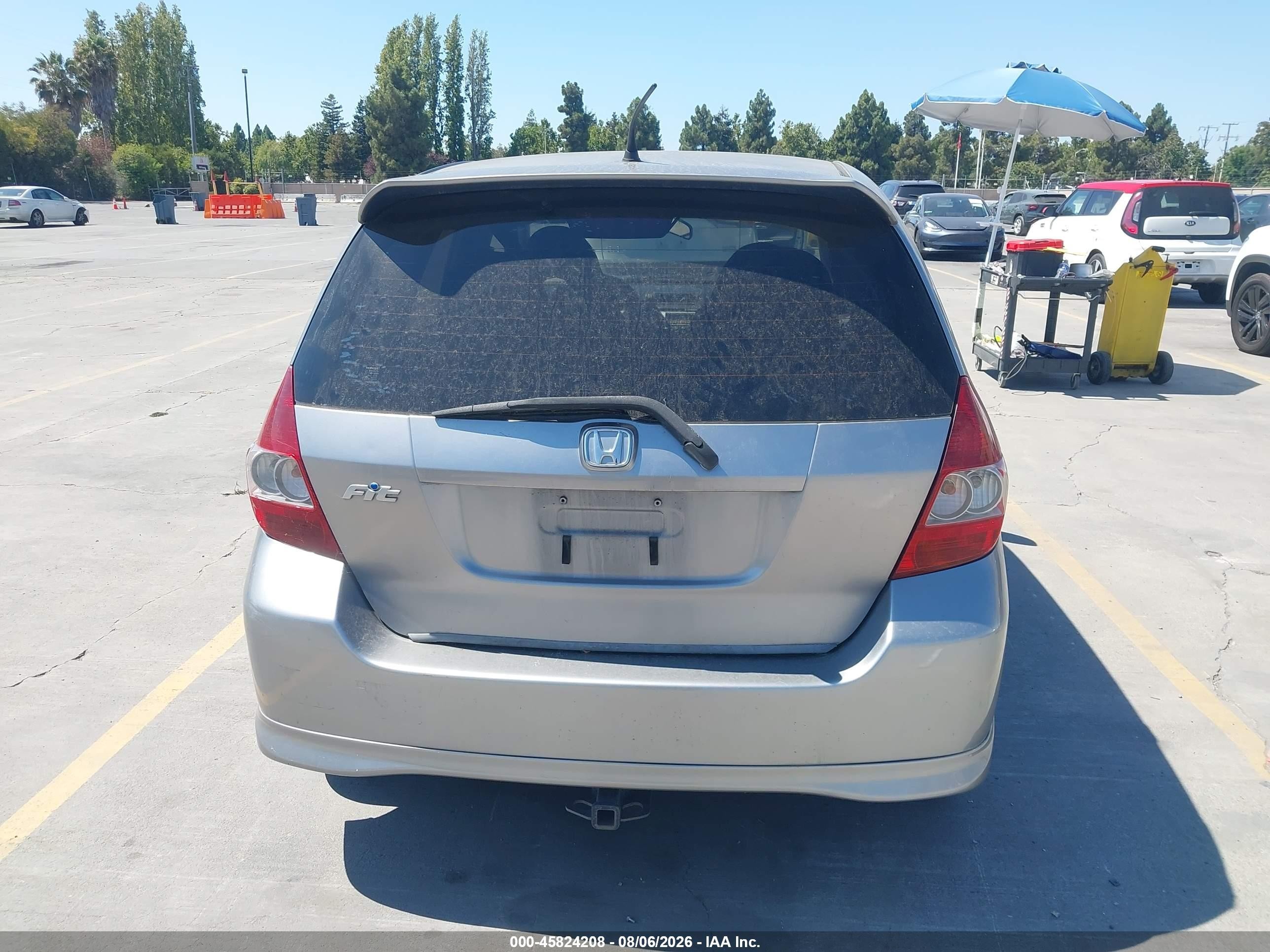 2007 Honda Fit Sport Silver vin: JHMGD38677S024516