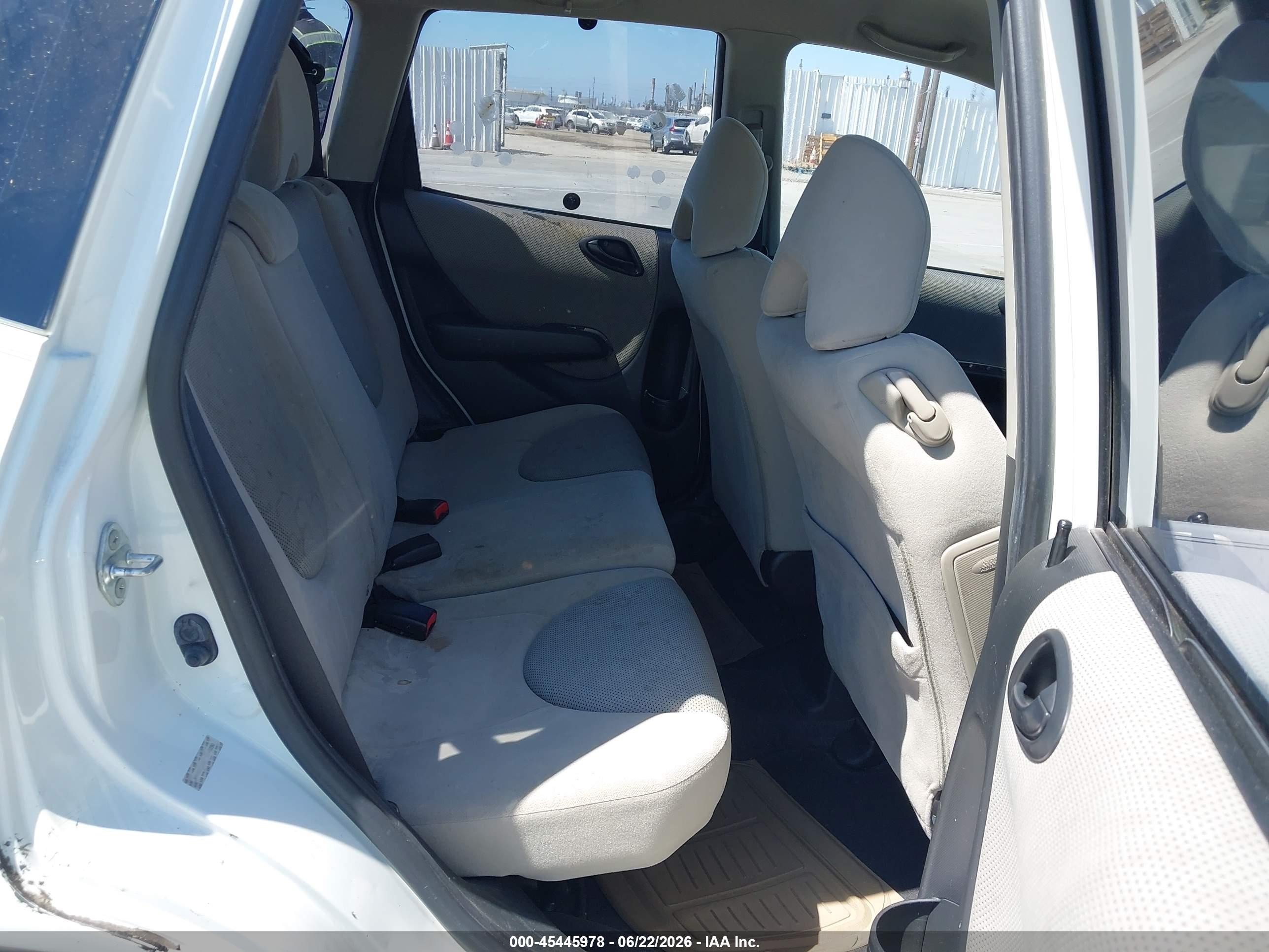 2007 Honda Fit Sport White vin: JHMGD38677S046290