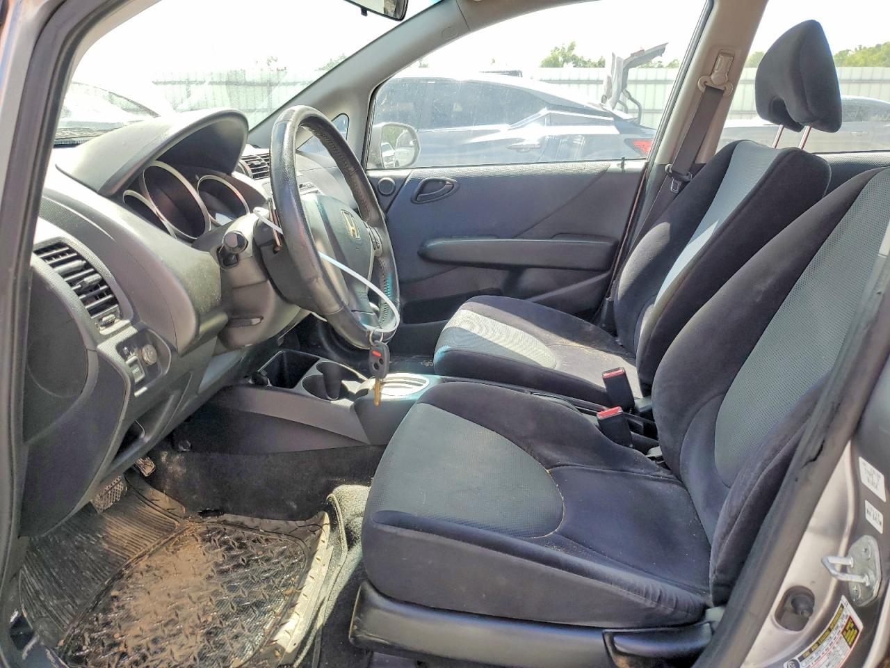 2007 Honda Fit S Silver vin: JHMGD38687S016263