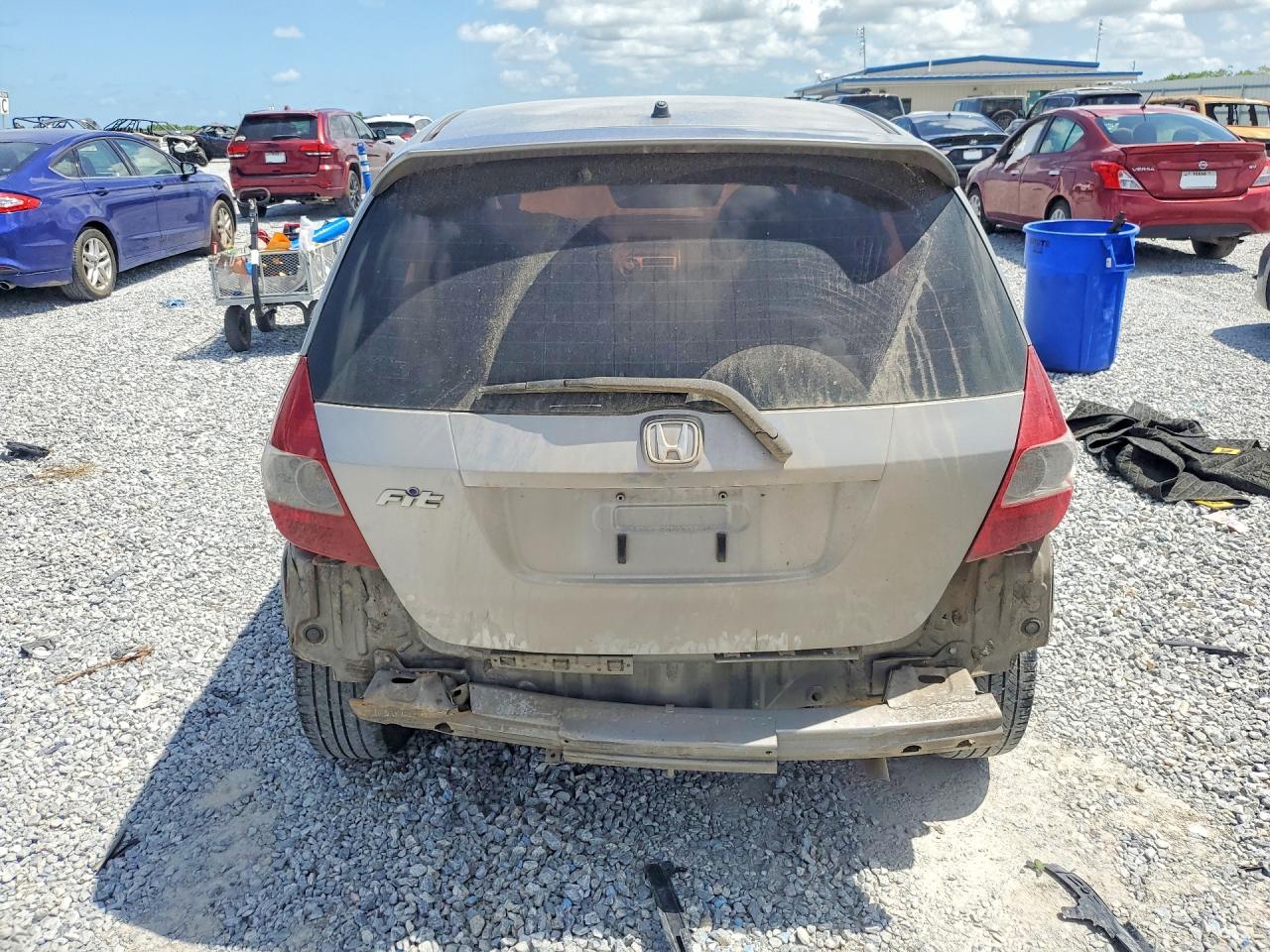 2007 Honda Fit S Silver vin: JHMGD38687S016263