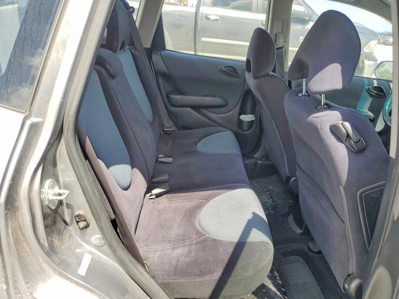 2007 Honda Fit S Silver vin: JHMGD38687S016263