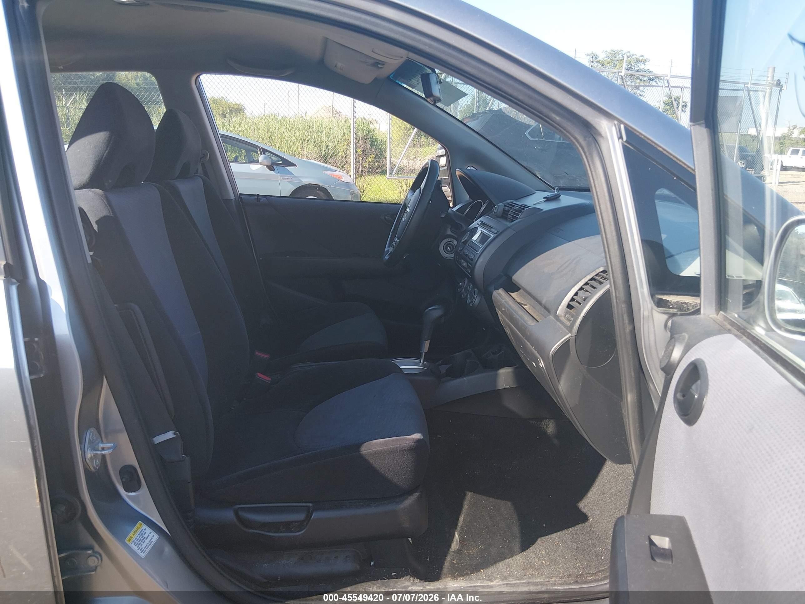 2007 Honda Fit Sport Silver vin: JHMGD38687S039476