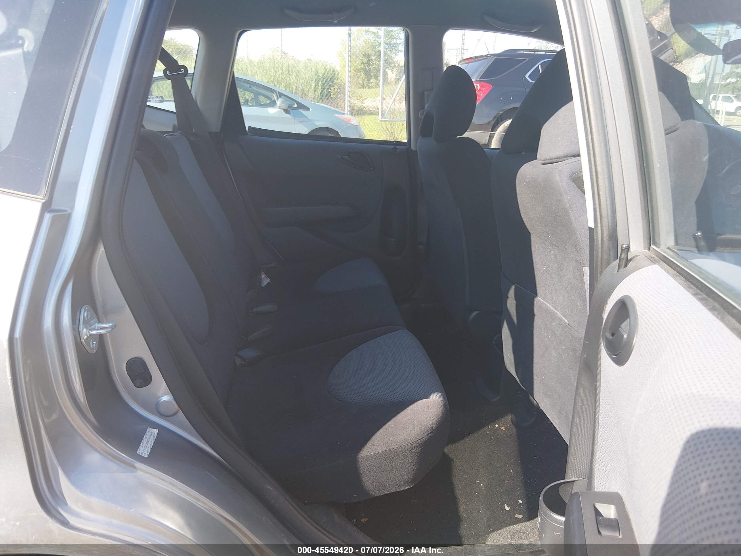 2007 Honda Fit Sport Silver vin: JHMGD38687S039476