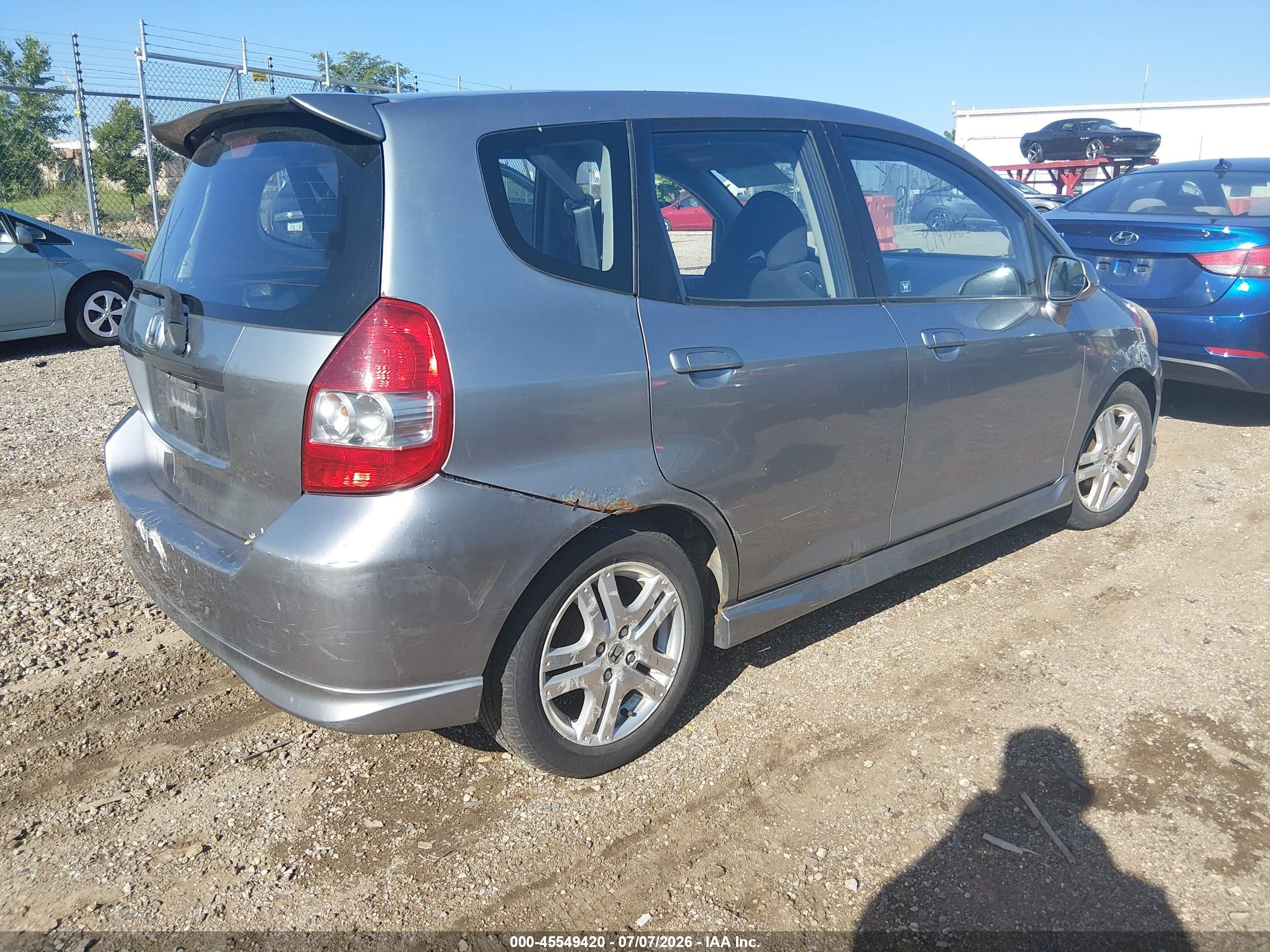 2007 Honda Fit Sport Silver vin: JHMGD38687S039476