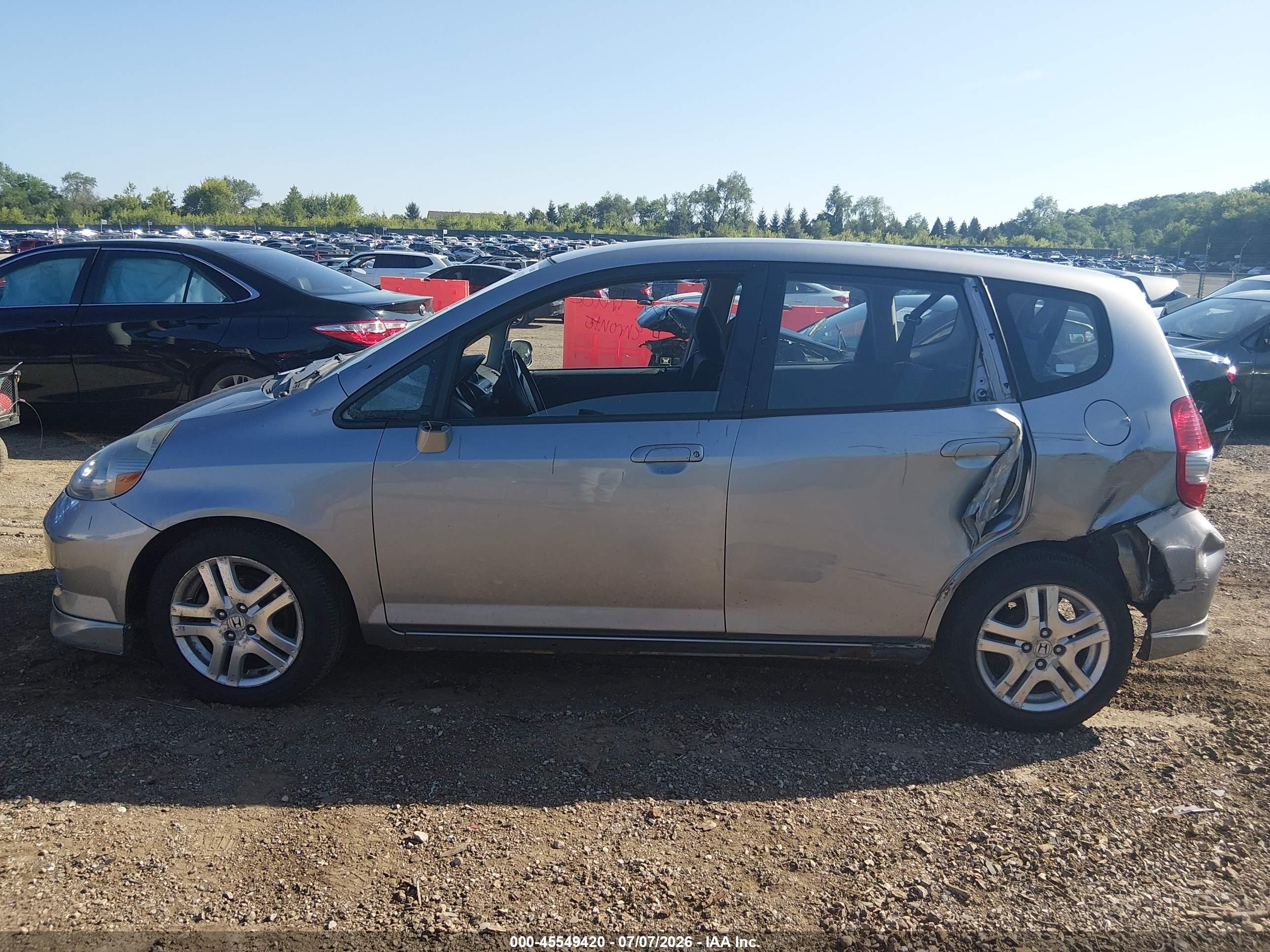 2007 Honda Fit Sport Silver vin: JHMGD38687S039476