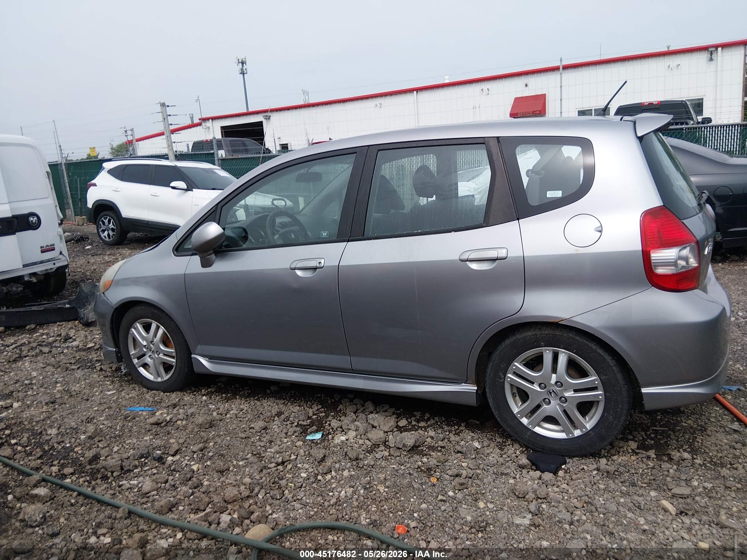 2008 Honda Fit Sport Silver vin: JHMGD38688S016555