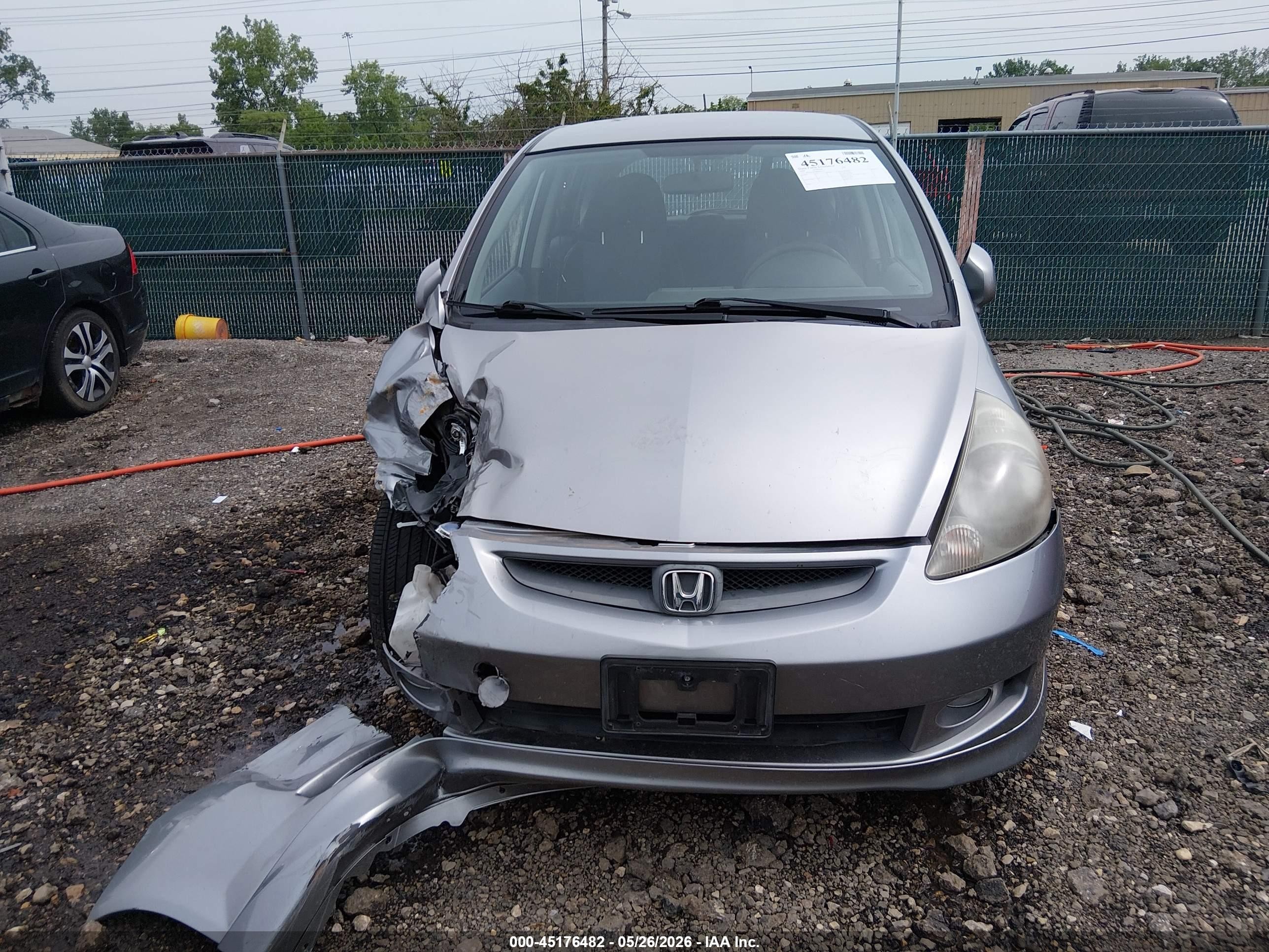 2008 Honda Fit Sport Silver vin: JHMGD38688S016555