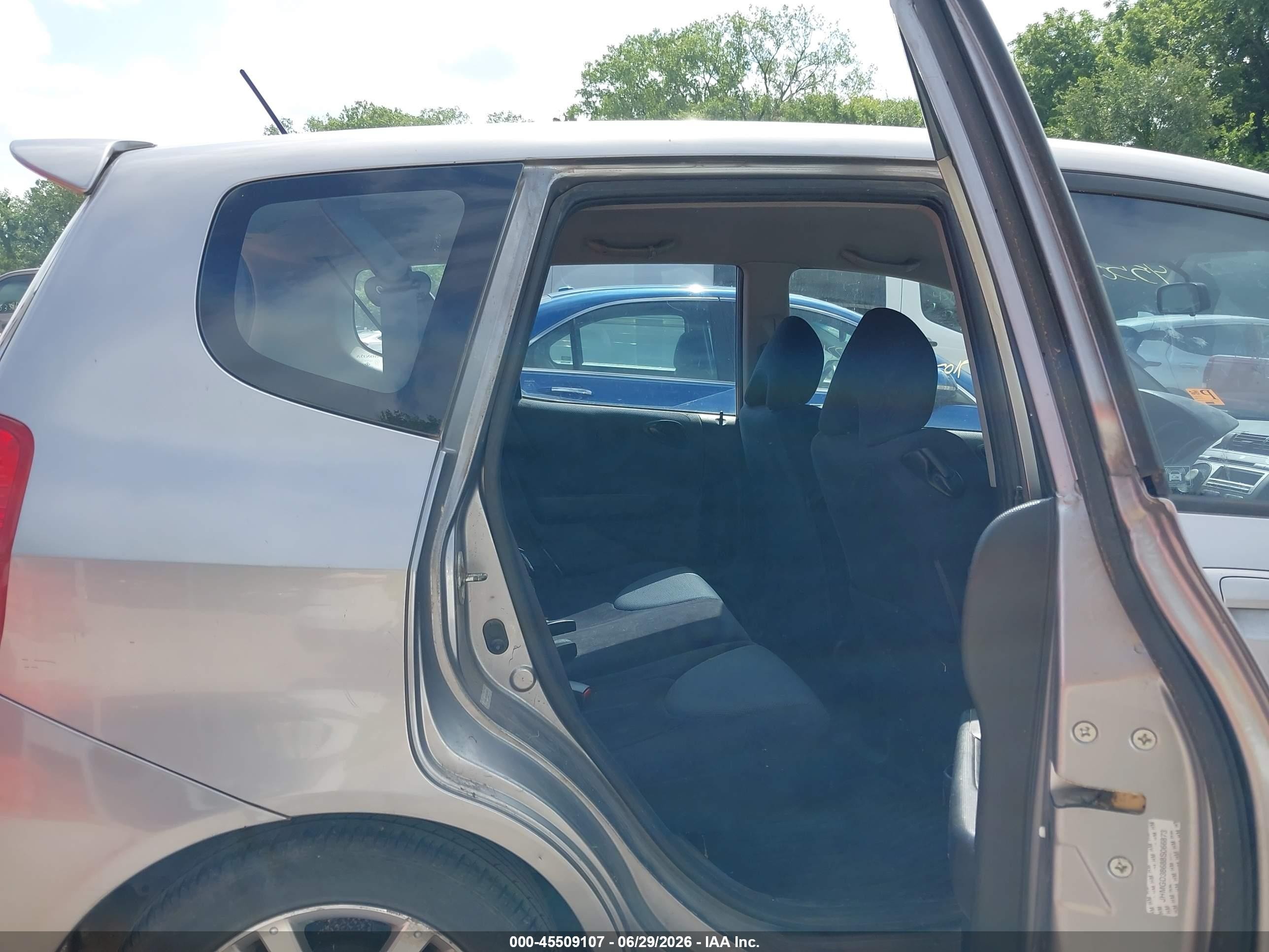 2008 Honda Fit Sport Silver vin: JHMGD38688S066873