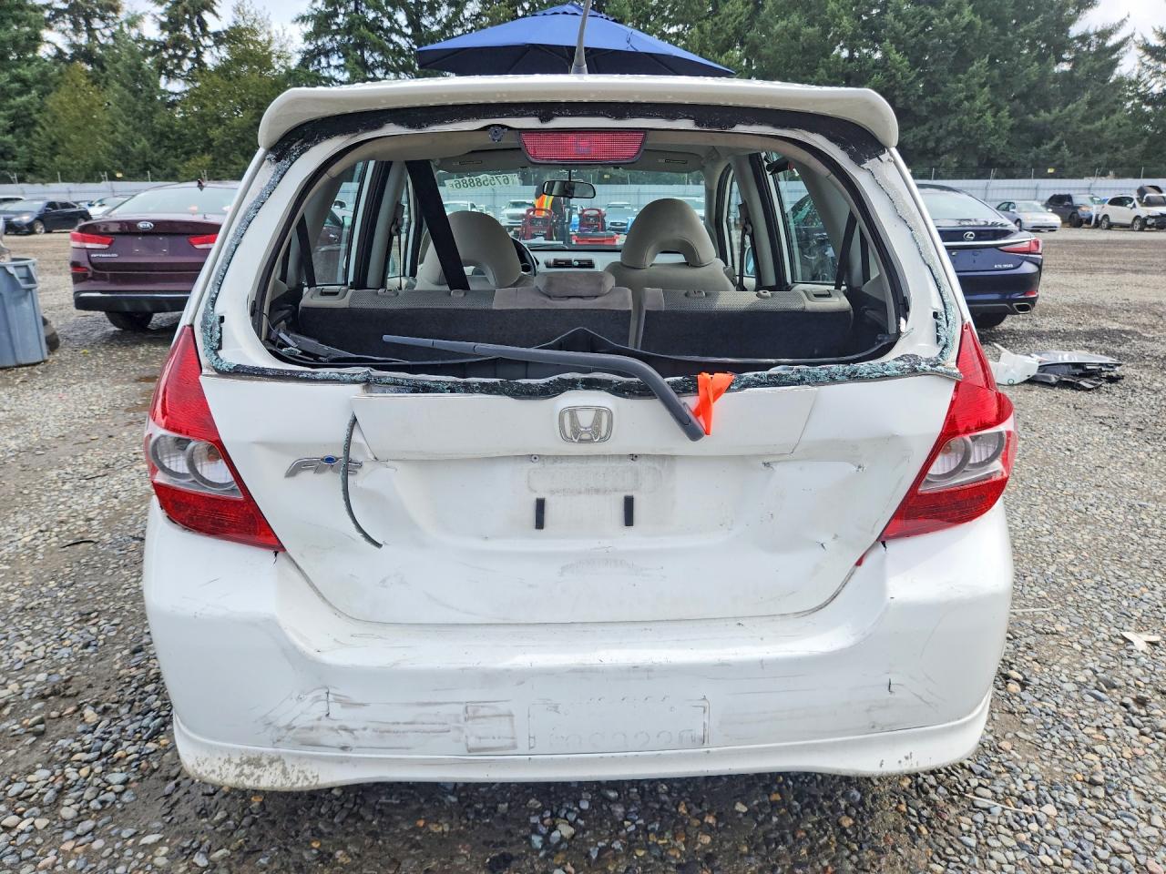 2007 Honda Fit S White vin: JHMGD38697S055637