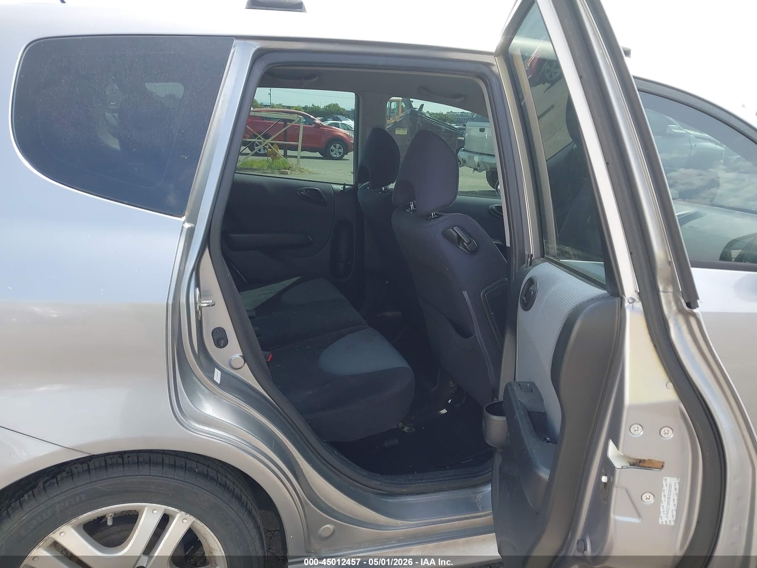 2008 Honda Fit Sport Silver vin: JHMGD38698S030691