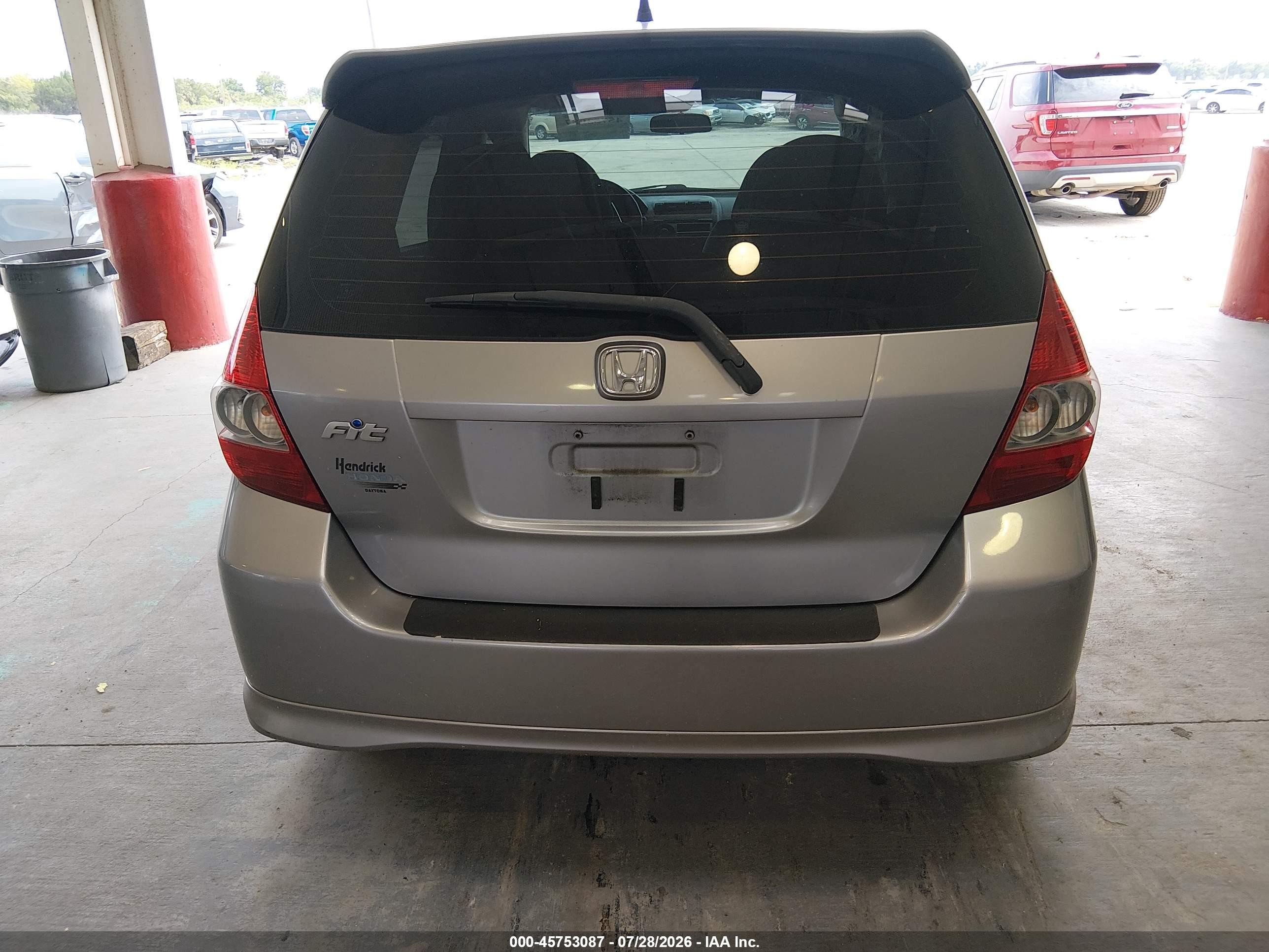 2008 Honda Fit Sport Silver vin: JHMGD38698S033557