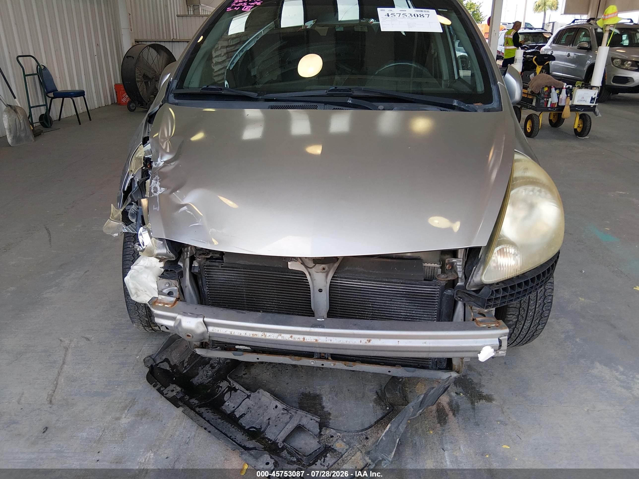 2008 Honda Fit Sport Silver vin: JHMGD38698S033557