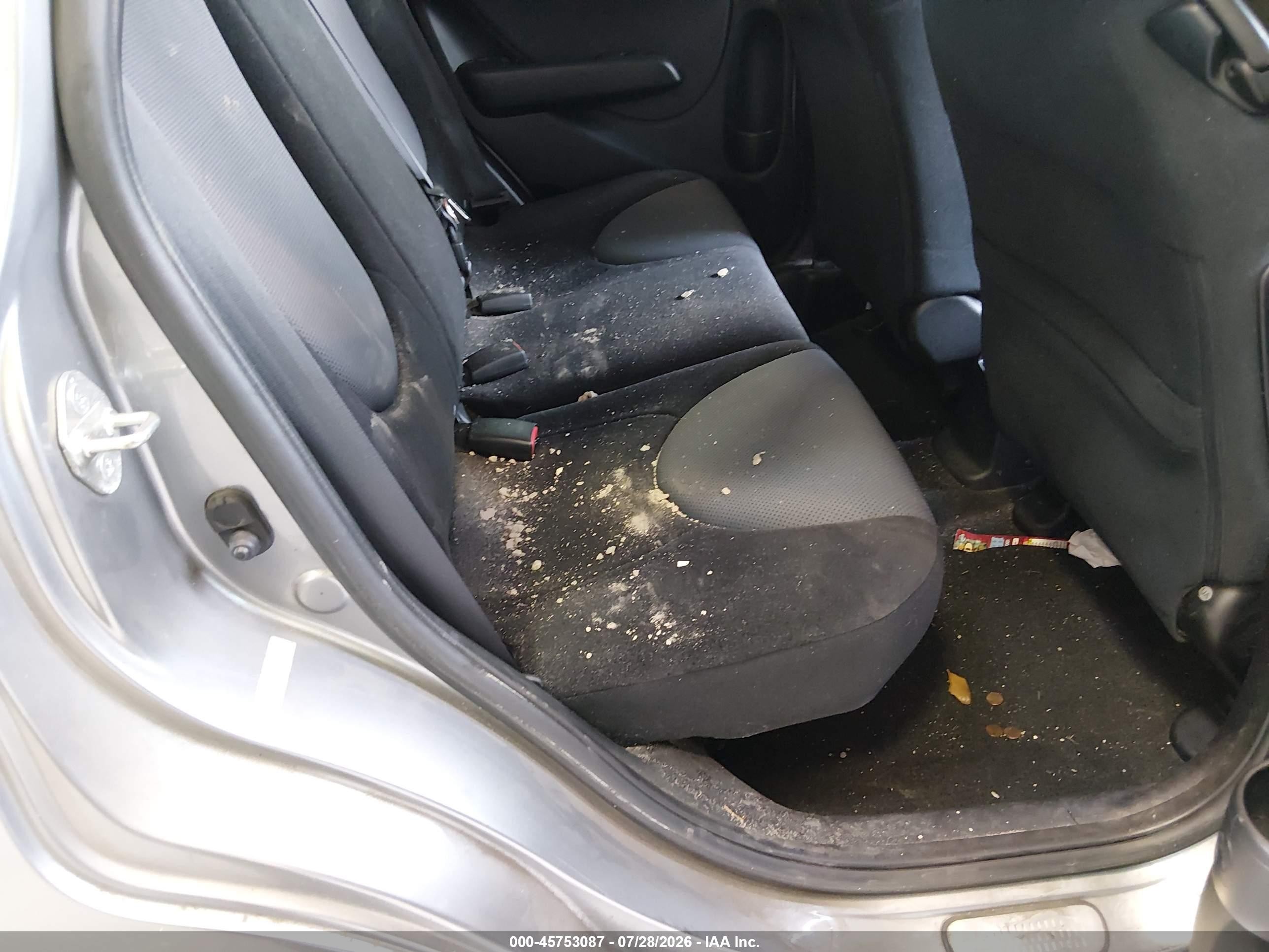 2008 Honda Fit Sport Silver vin: JHMGD38698S033557