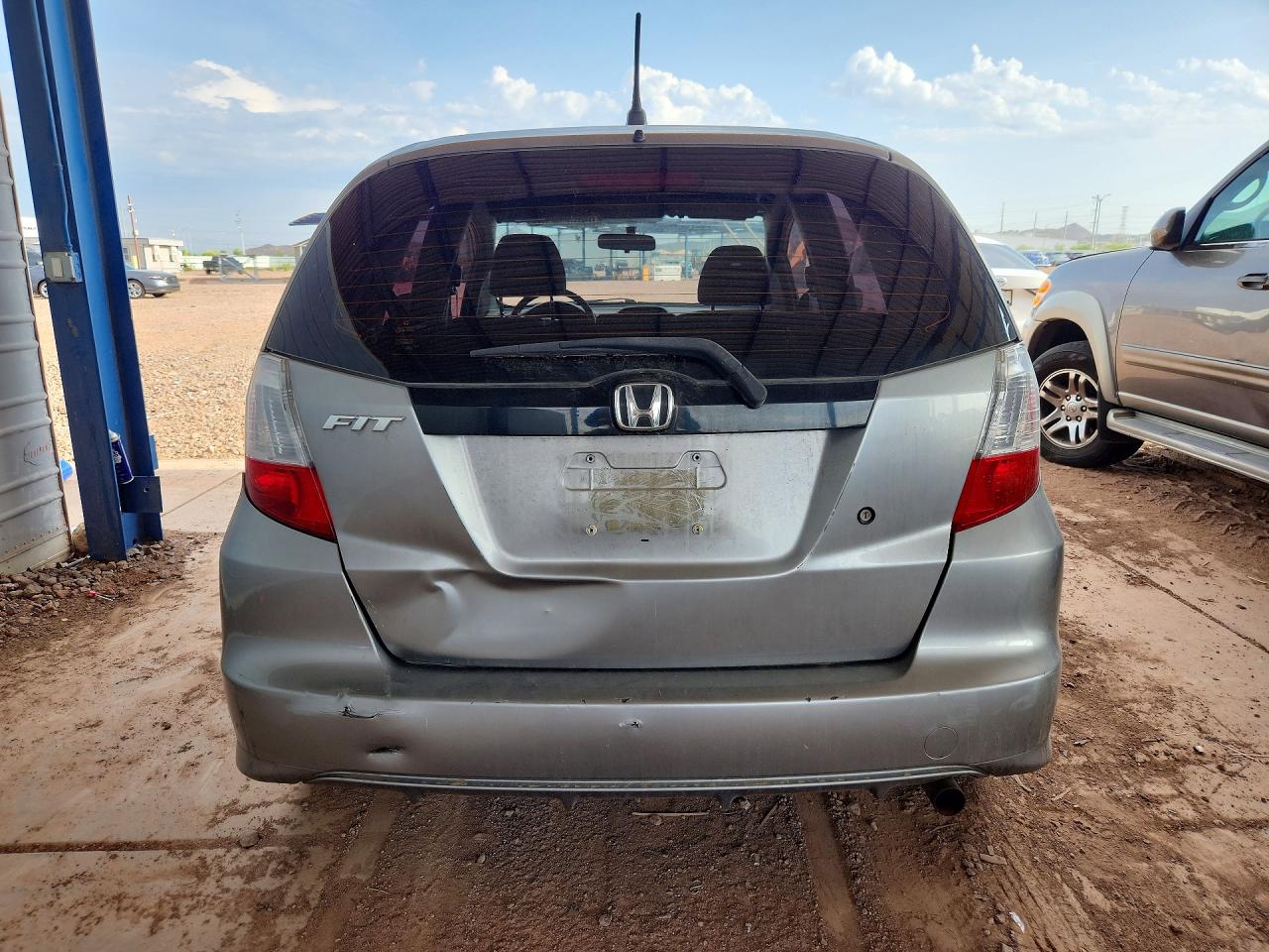 2009 Honda Fit Silver vin: JHMGE87209S048006
