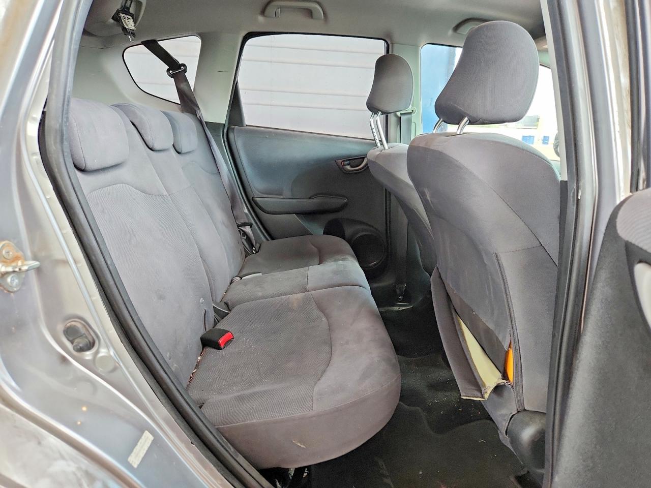 2009 Honda Fit Silver vin: JHMGE87209S048006