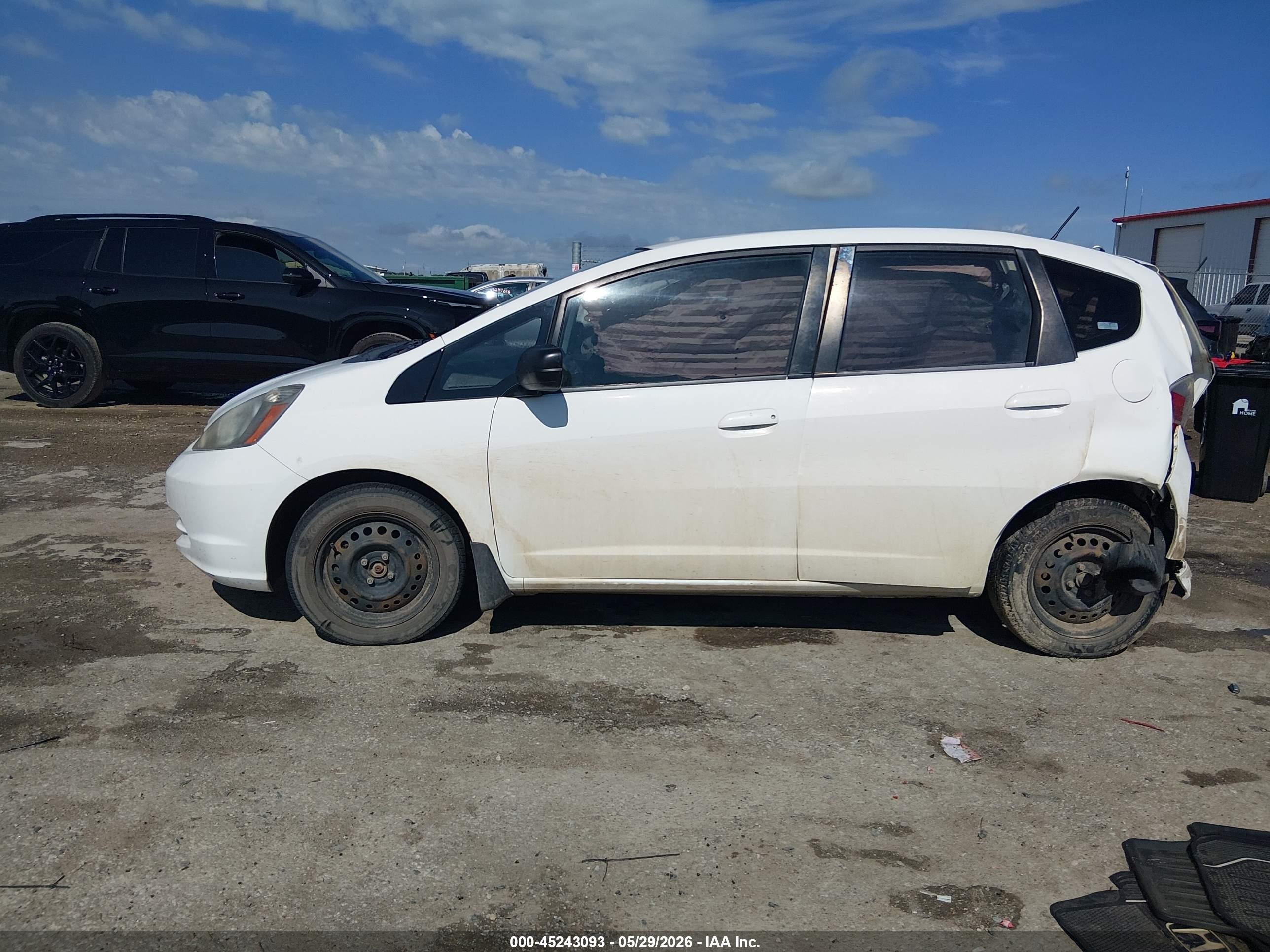 2009 Honda Fit White vin: JHMGE87269S049340