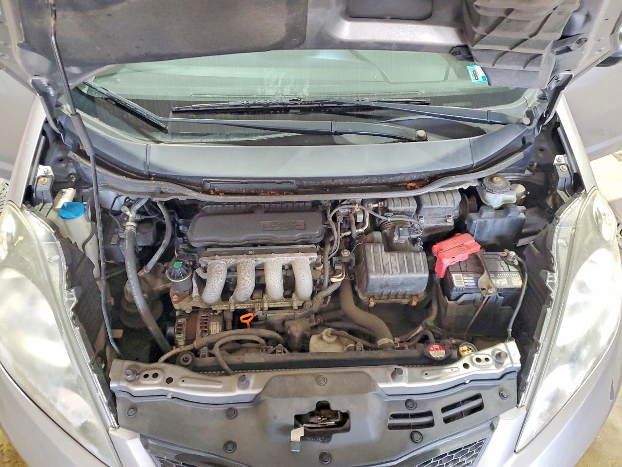 2009 Honda Fit Silver vin: JHMGE872X9S038132