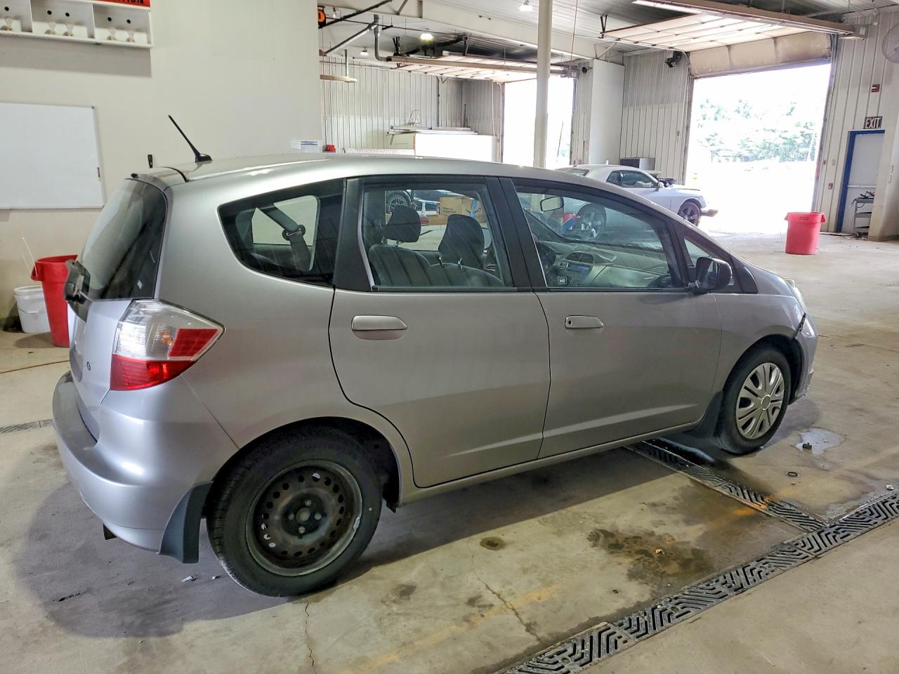 2009 Honda Fit Silver vin: JHMGE872X9S038132