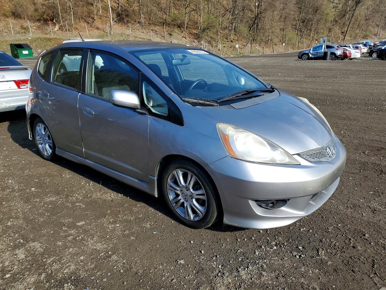 2009 Honda Fit Sport Silver vin: JHMGE87469S006246