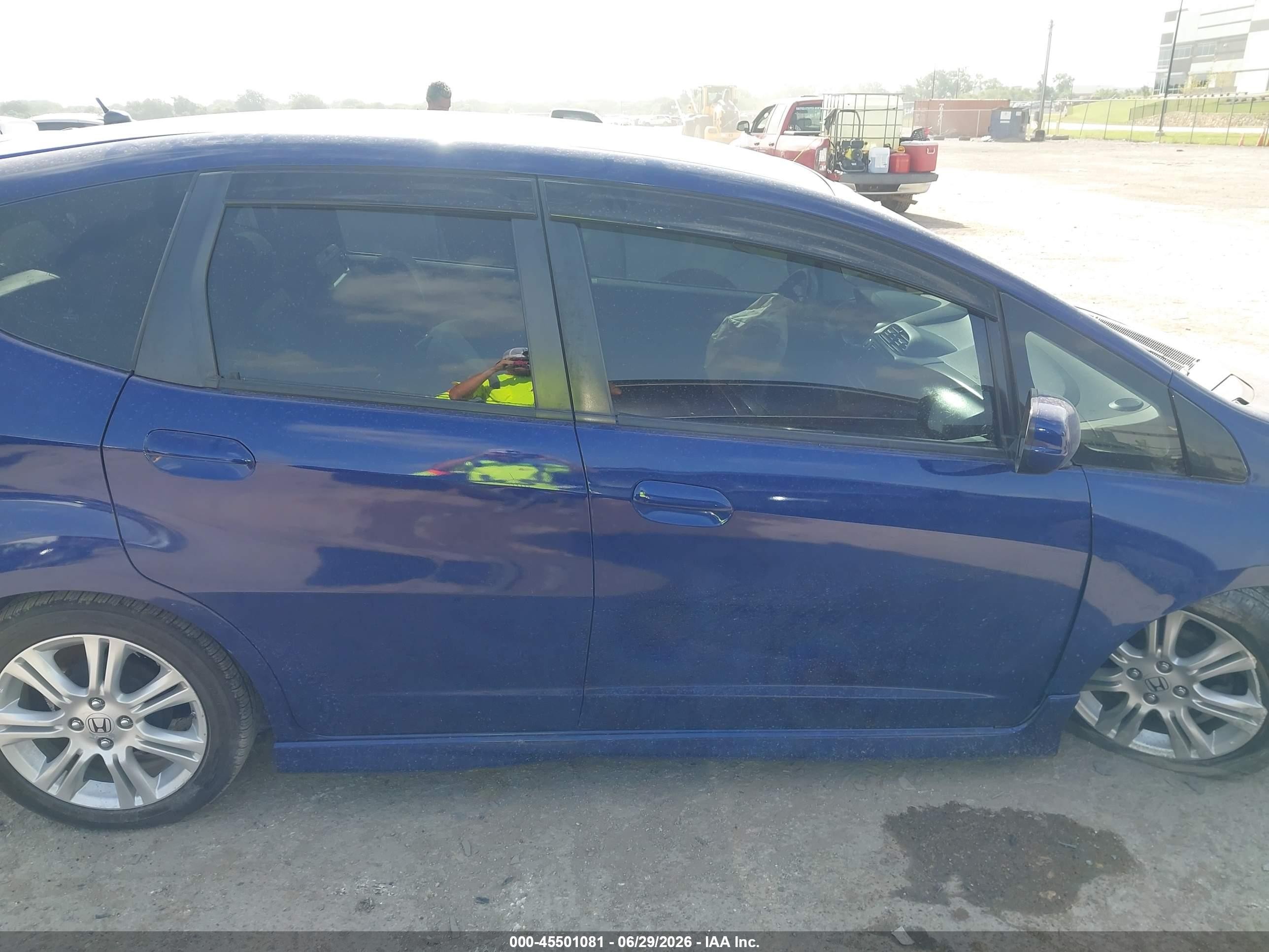 2009 Honda Fit Sport Blue vin: JHMGE87479S074491