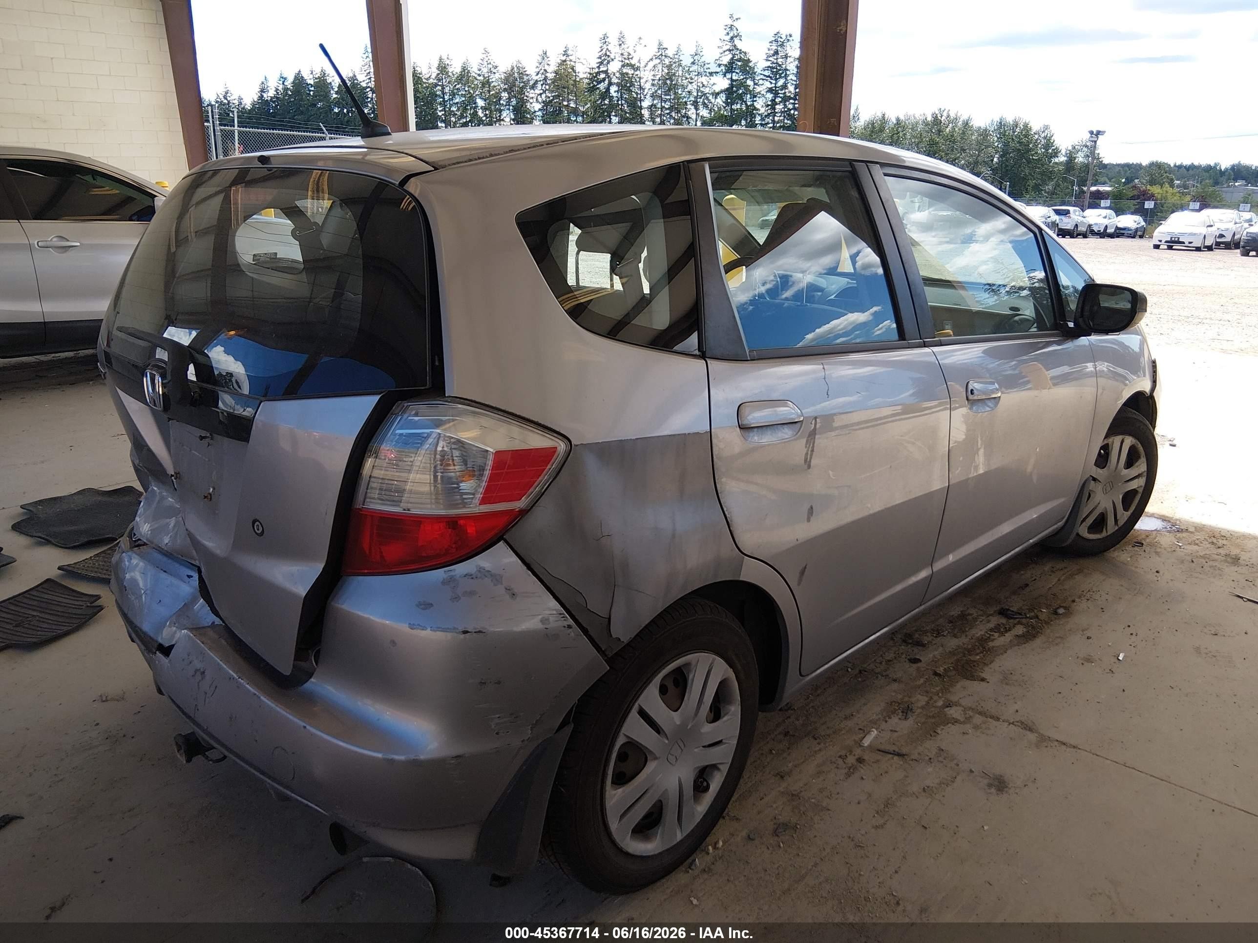 2009 Honda Fit   Silver vin: JHMGE88209S054466