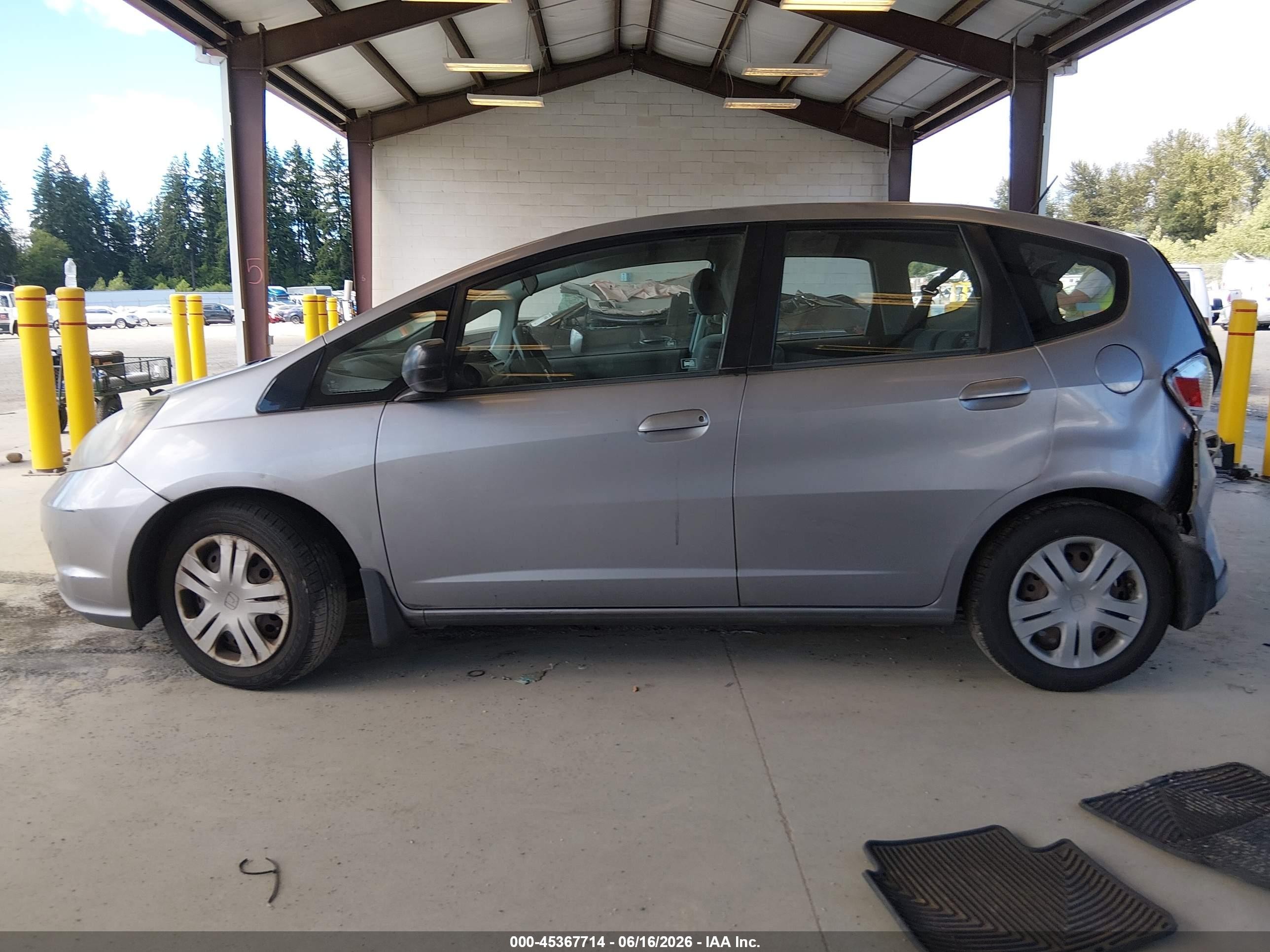 2009 Honda Fit   Silver vin: JHMGE88209S054466
