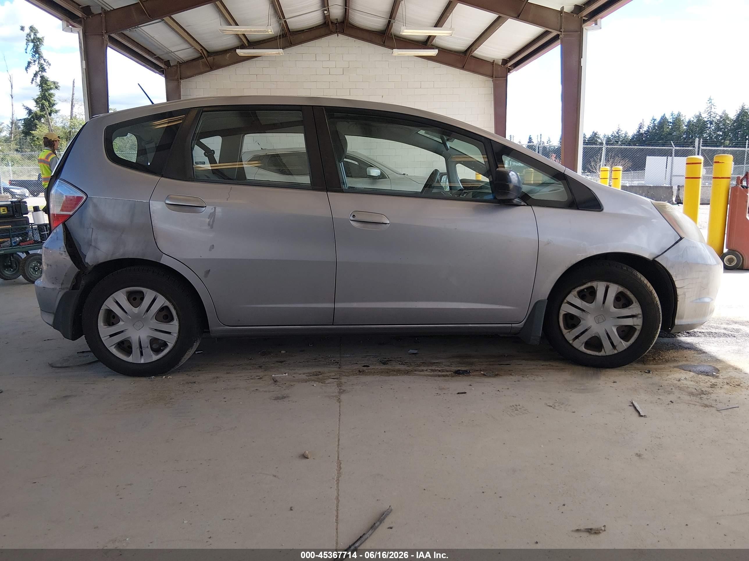 2009 Honda Fit   Silver vin: JHMGE88209S054466
