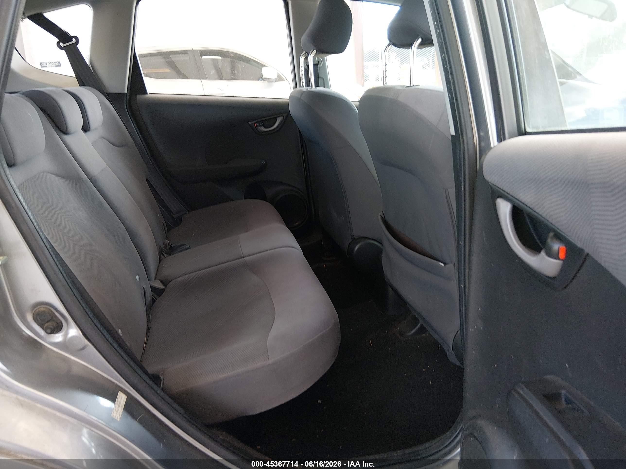 2009 Honda Fit   Silver vin: JHMGE88209S054466