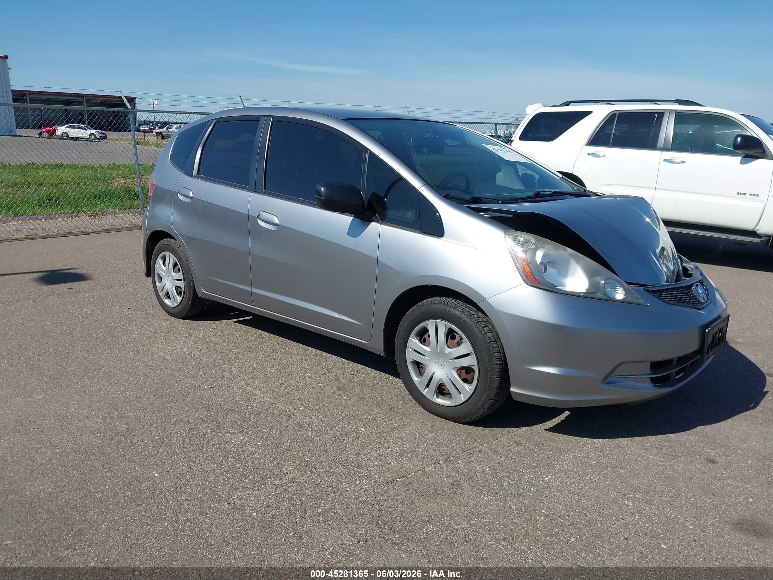 2009 Honda Fit   Silver vin: JHMGE88229S005740