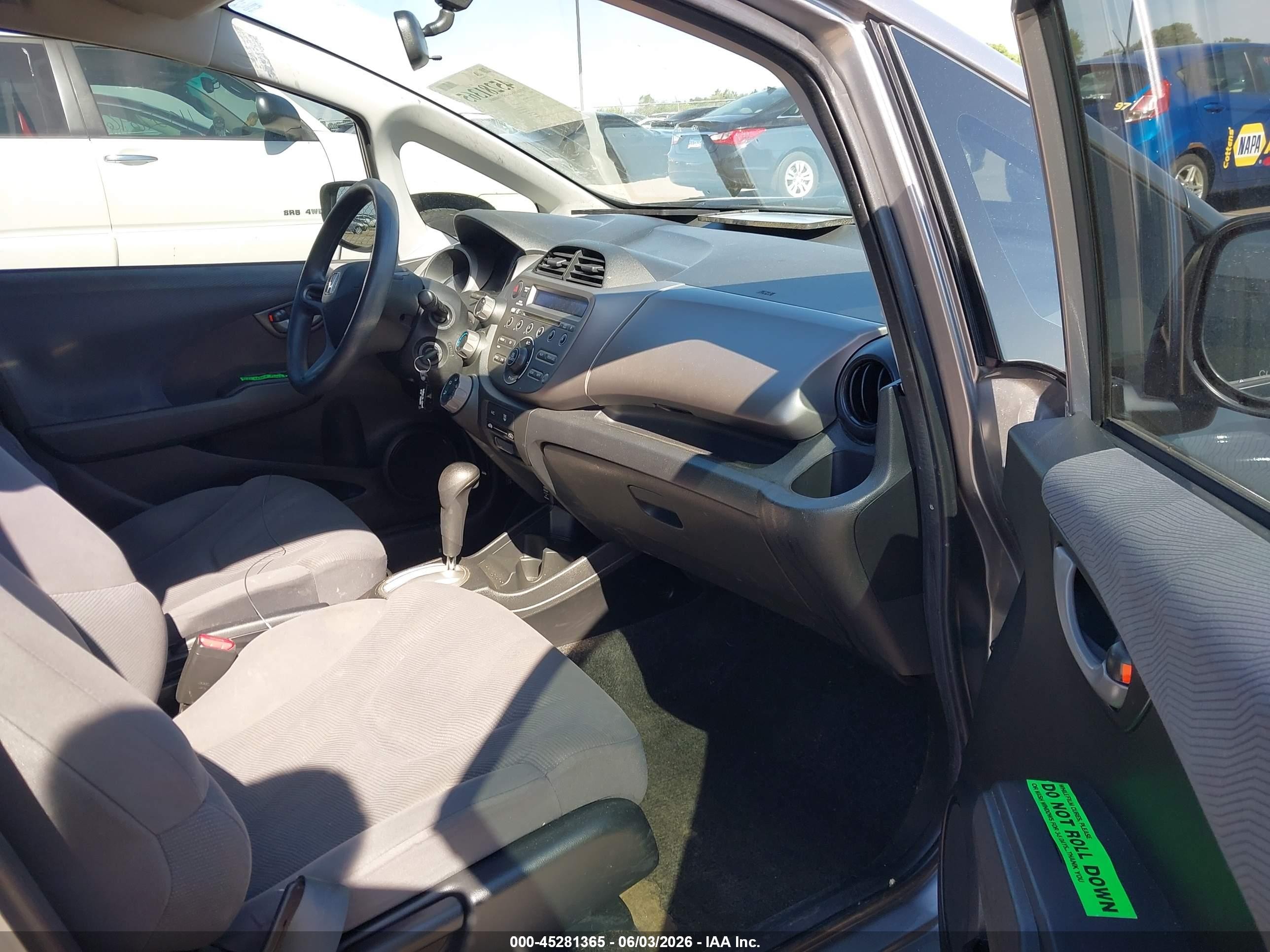 2009 Honda Fit   Silver vin: JHMGE88229S005740