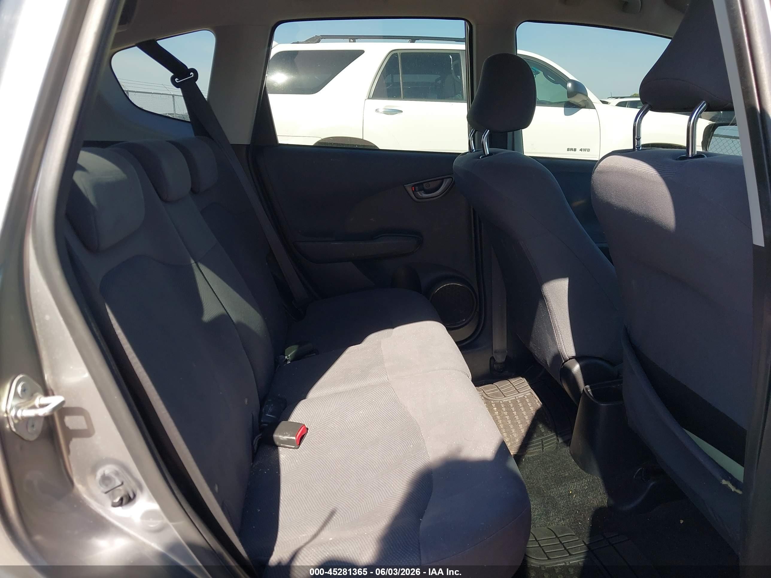 2009 Honda Fit   Silver vin: JHMGE88229S005740