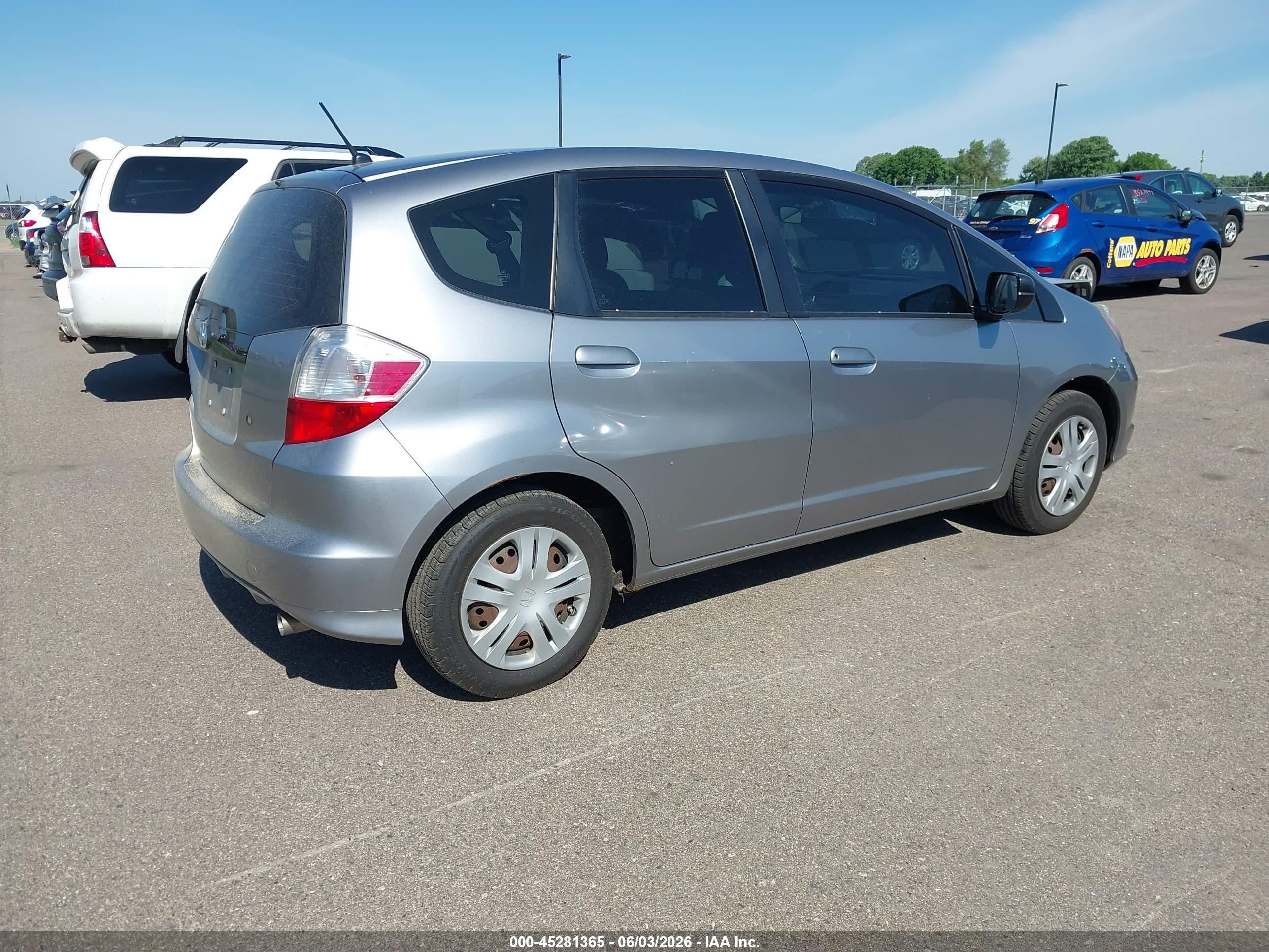 2009 Honda Fit   Silver vin: JHMGE88229S005740