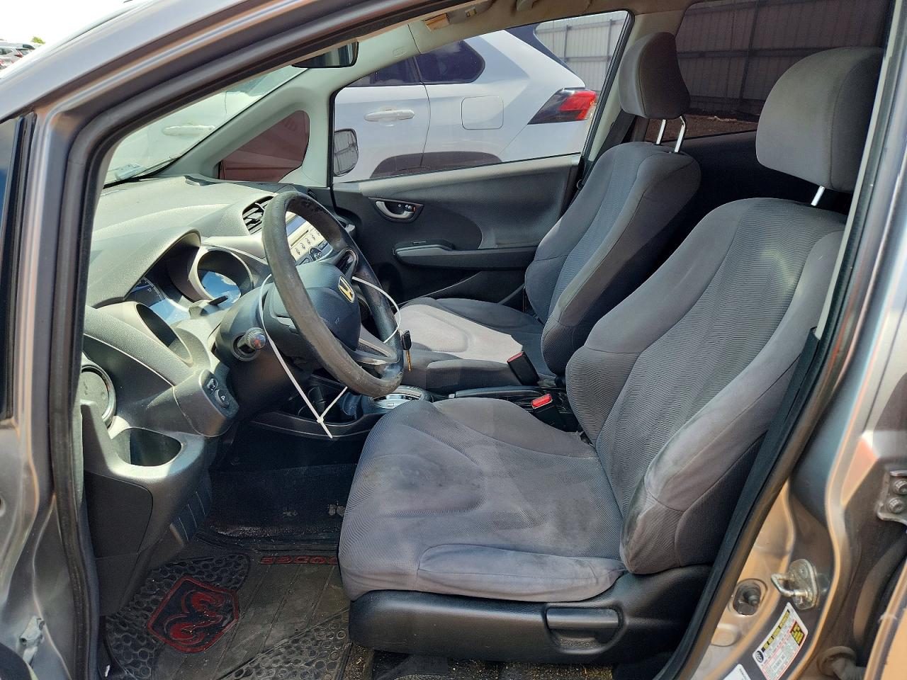 2009 Honda Fit Silver vin: JHMGE88229S006161