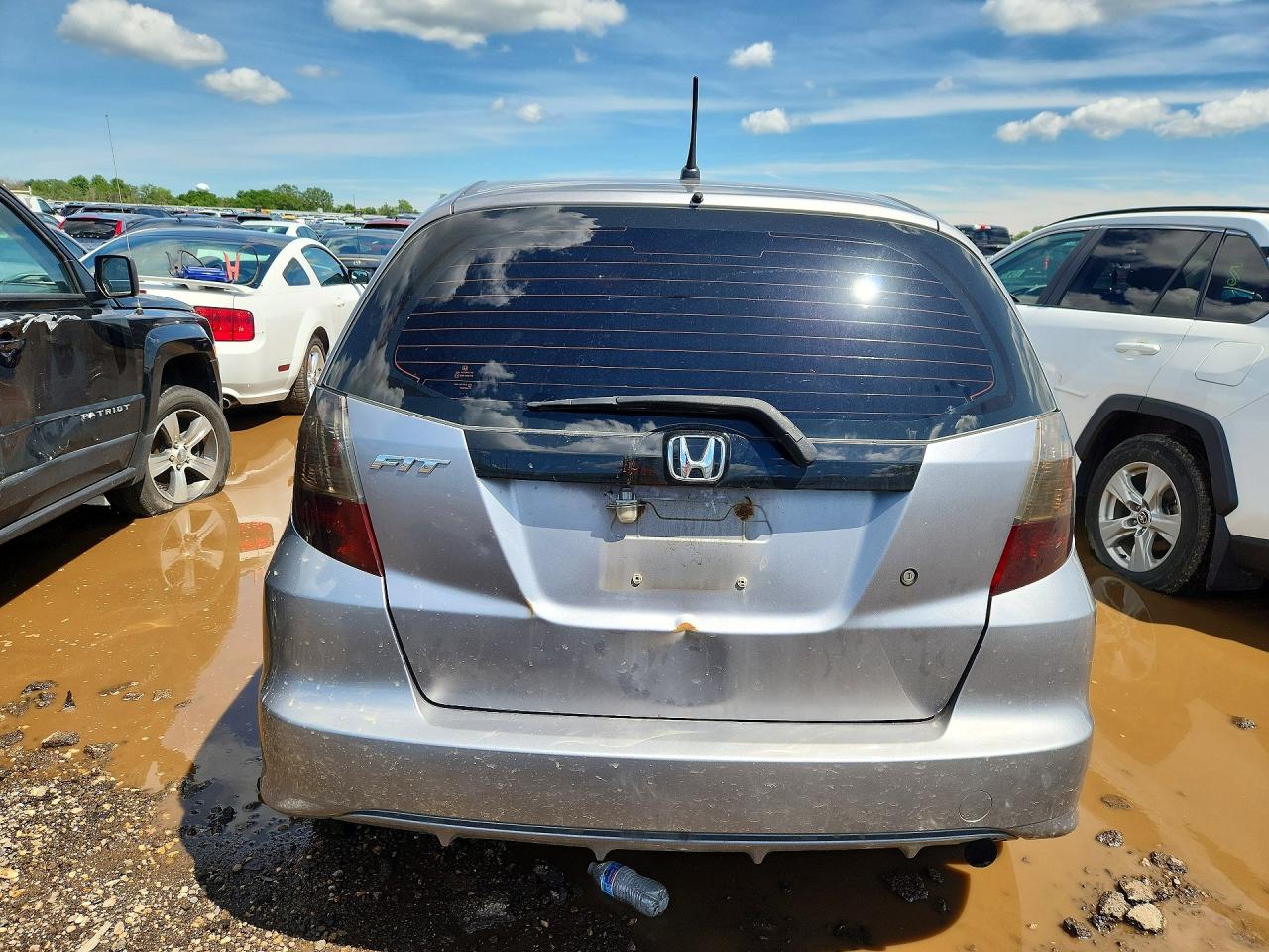 2009 Honda Fit Silver vin: JHMGE88229S006161