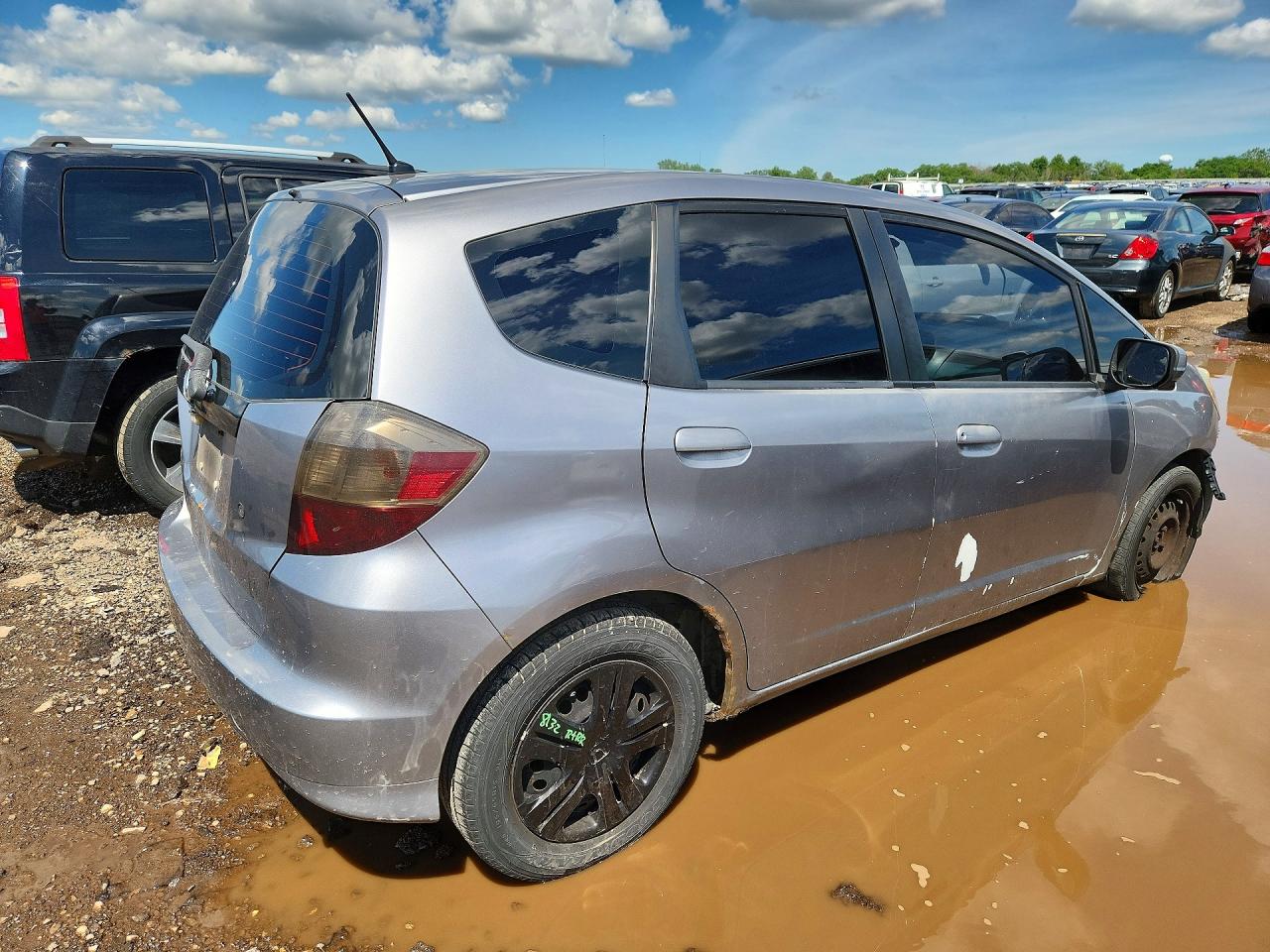 2009 Honda Fit Silver vin: JHMGE88229S006161