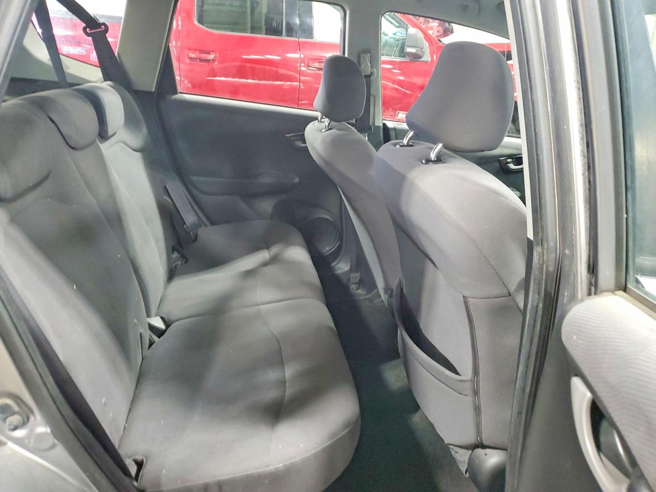 2009 Honda Fit Silver vin: JHMGE88249S008865
