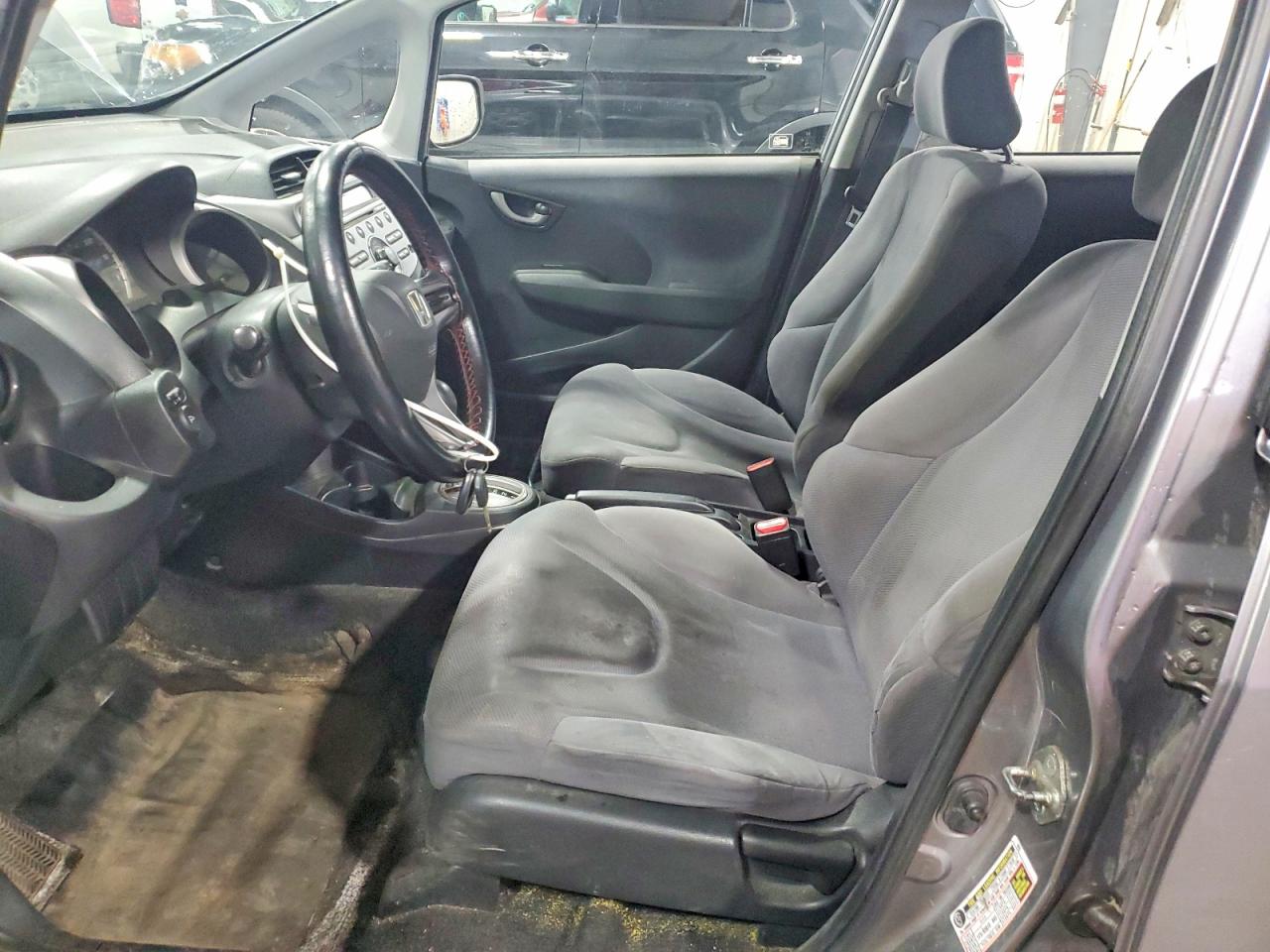 2009 Honda Fit Silver vin: JHMGE88249S008865