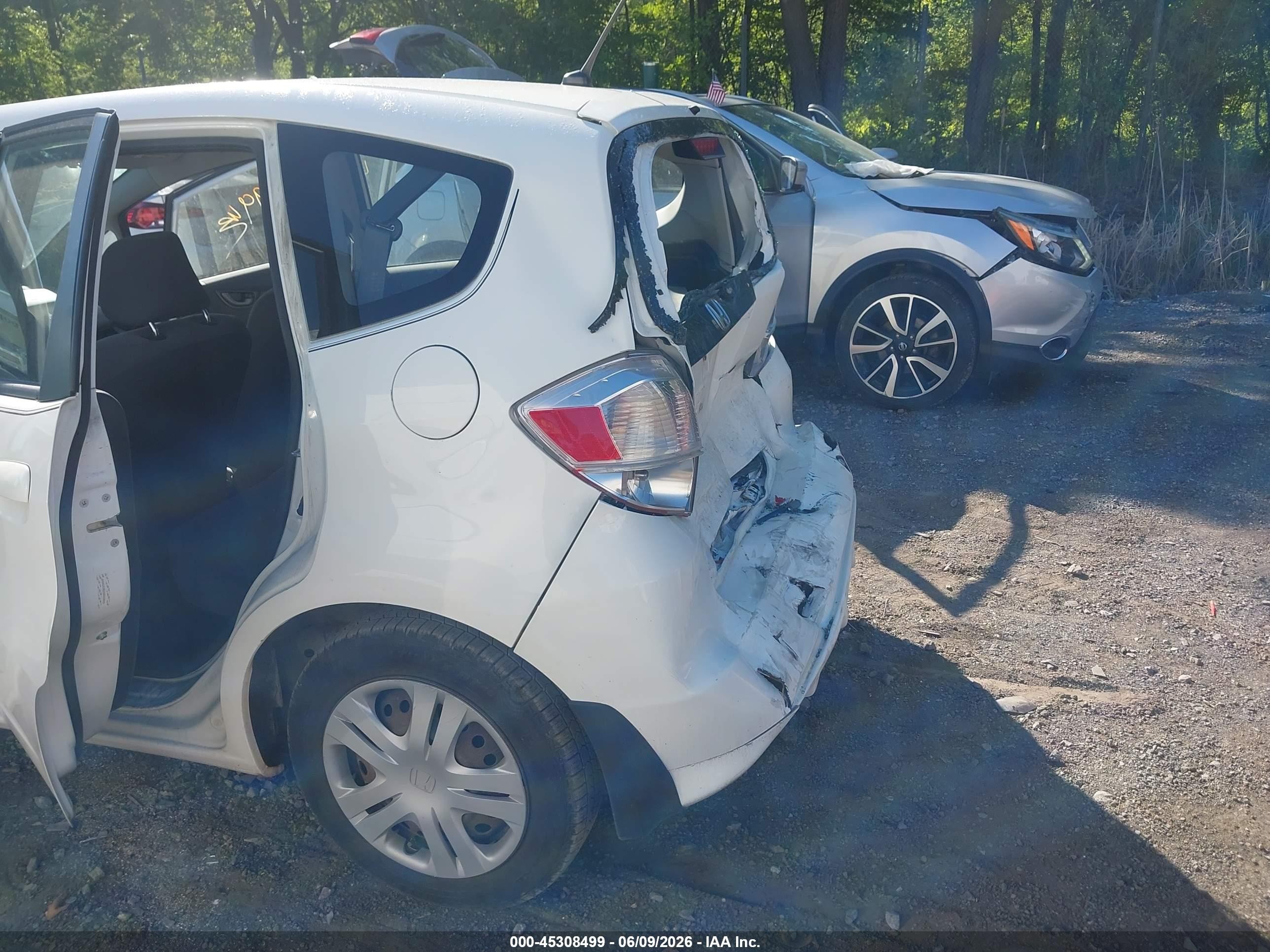 2009 Honda Fit   White vin: JHMGE88259S038022