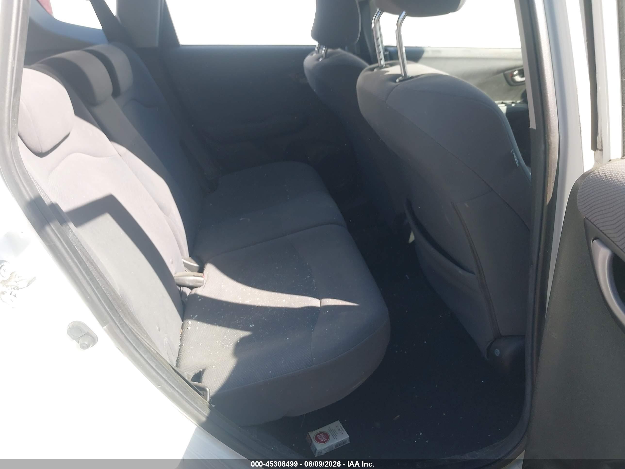 2009 Honda Fit   White vin: JHMGE88259S038022