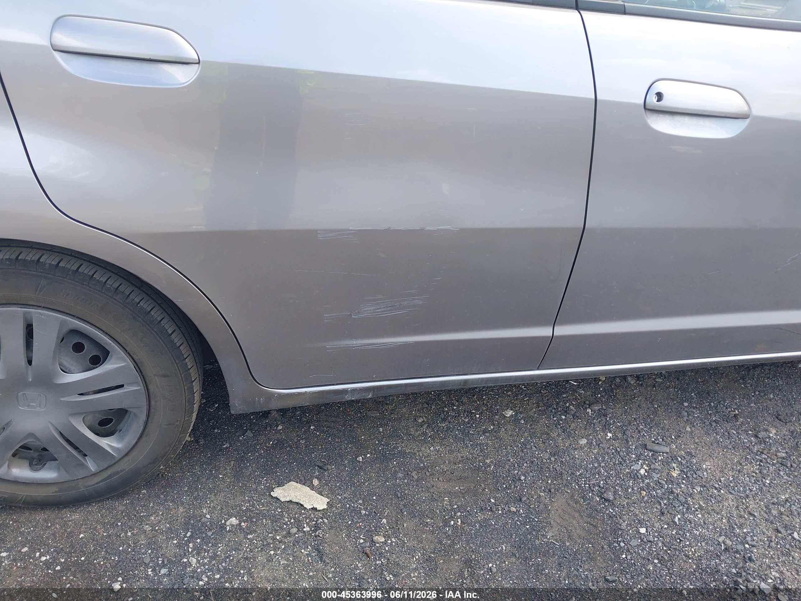 2009 Honda Fit   Silver vin: JHMGE88259S074454